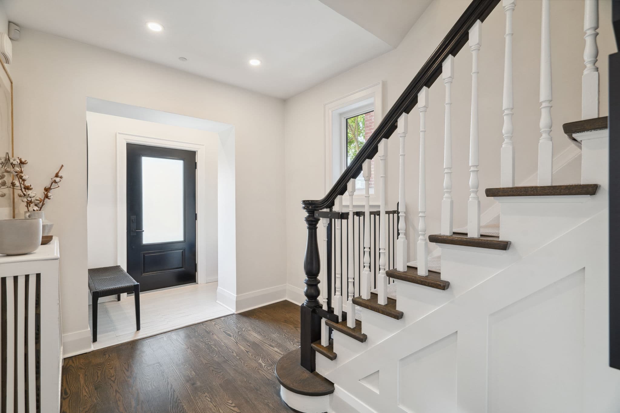 323 Warren Rd Toronto, ON M5P 2M7