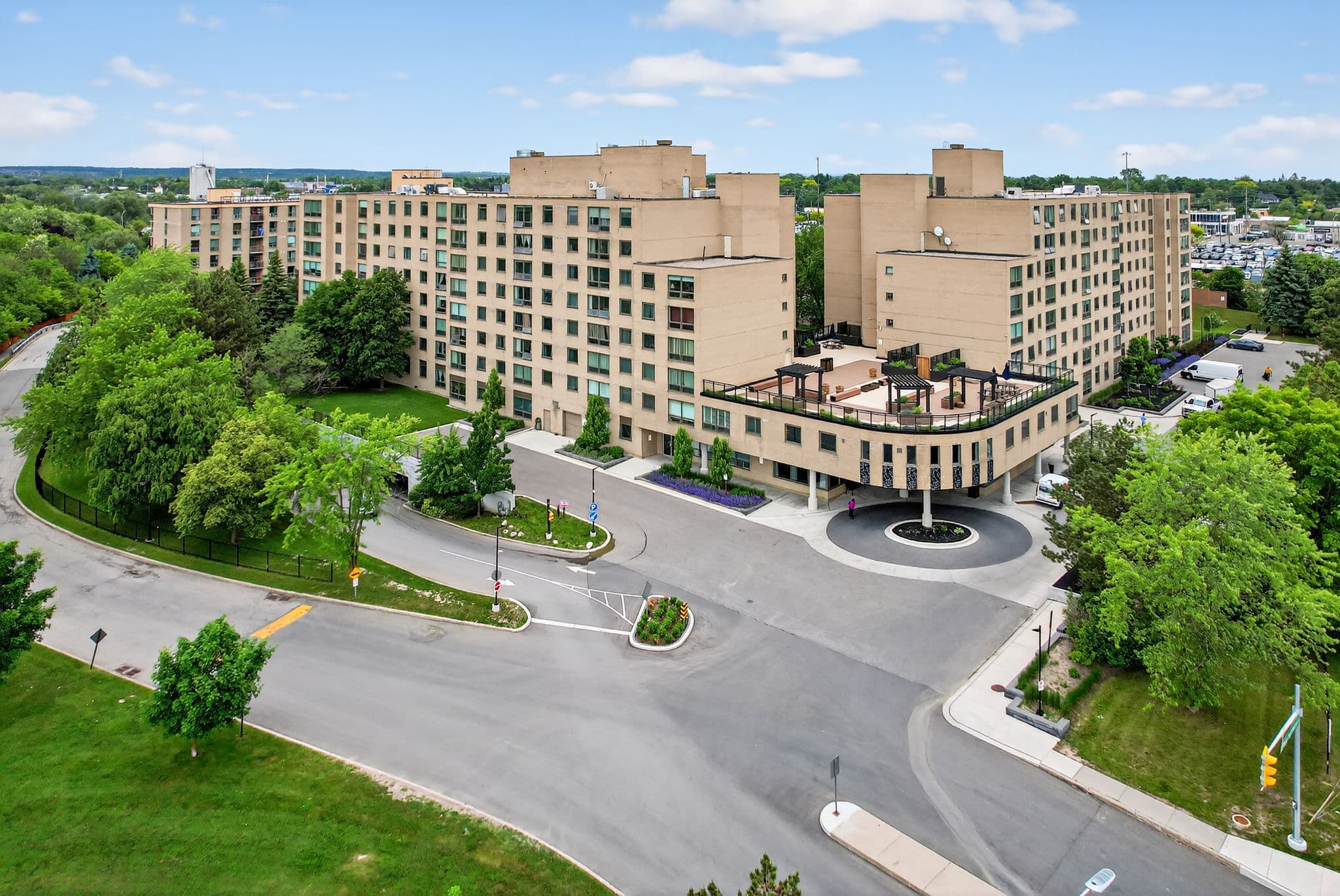 326 Major MacKenzie Dr. 619 Richmond Hill, ON L4C 8T4