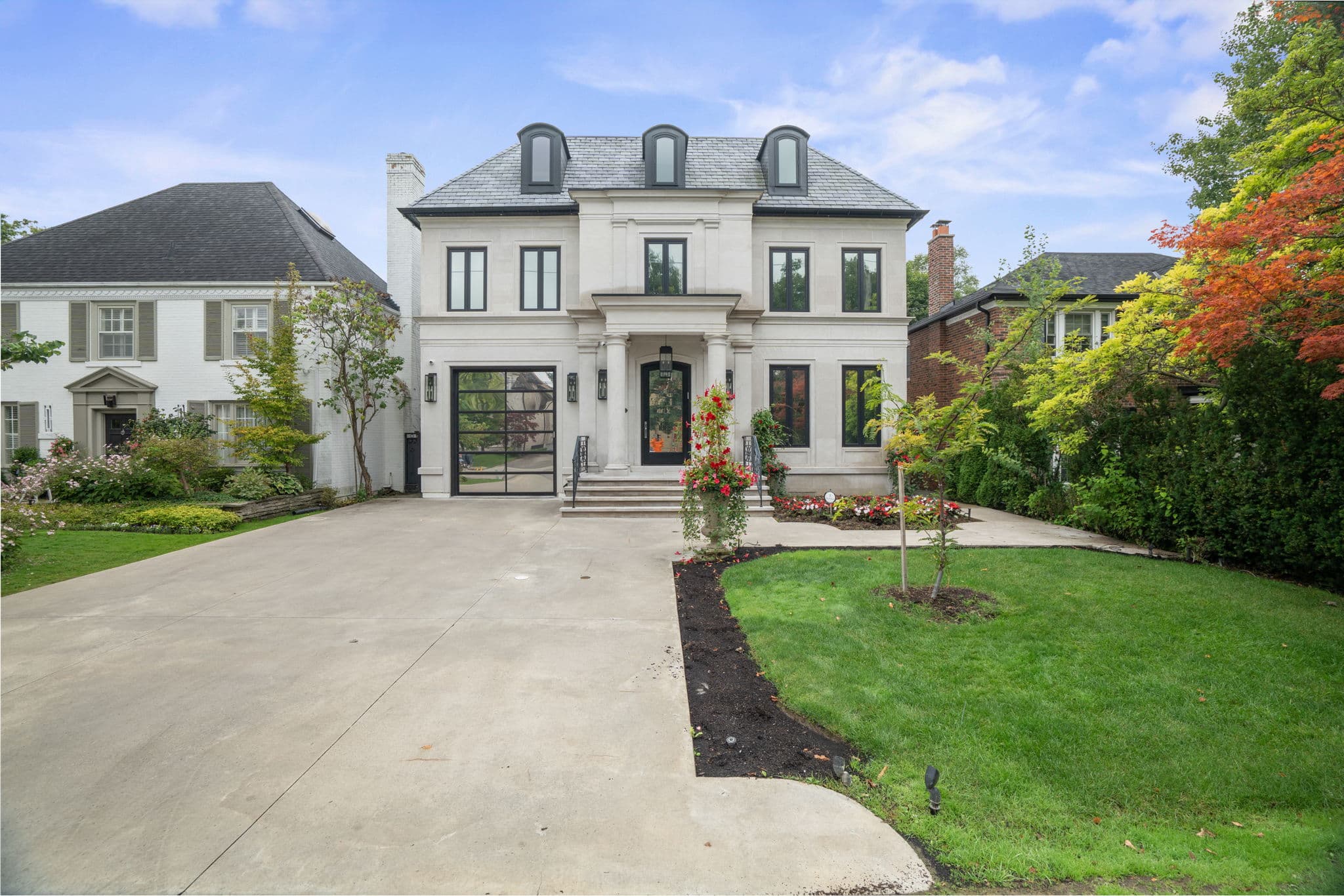 327 Cortleigh Blvd Toronto, ON M5N 1R2
