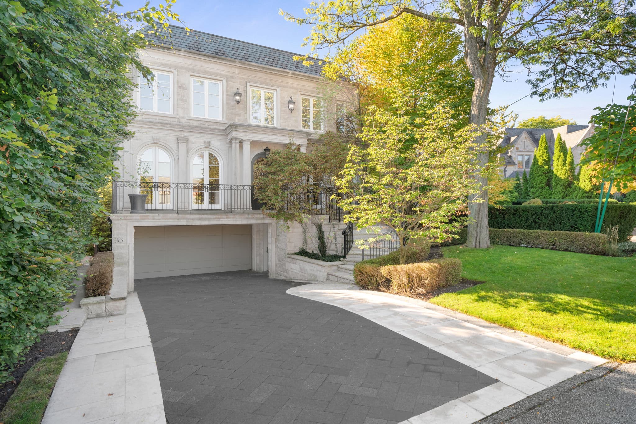 33 Blyth Hill Rd Toronto, ON M4N 3L6