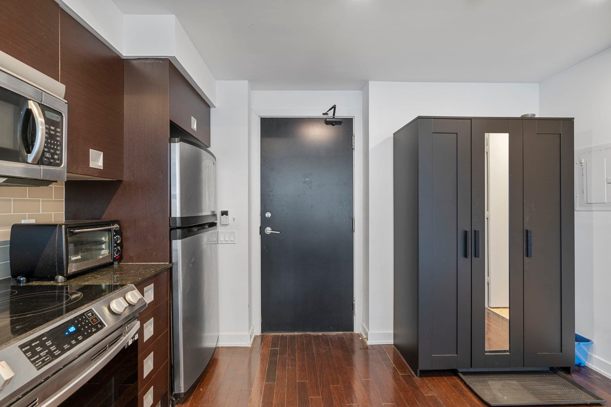 33 Charles St W Unit 1101 Toronto, ON M4Y 1R4
