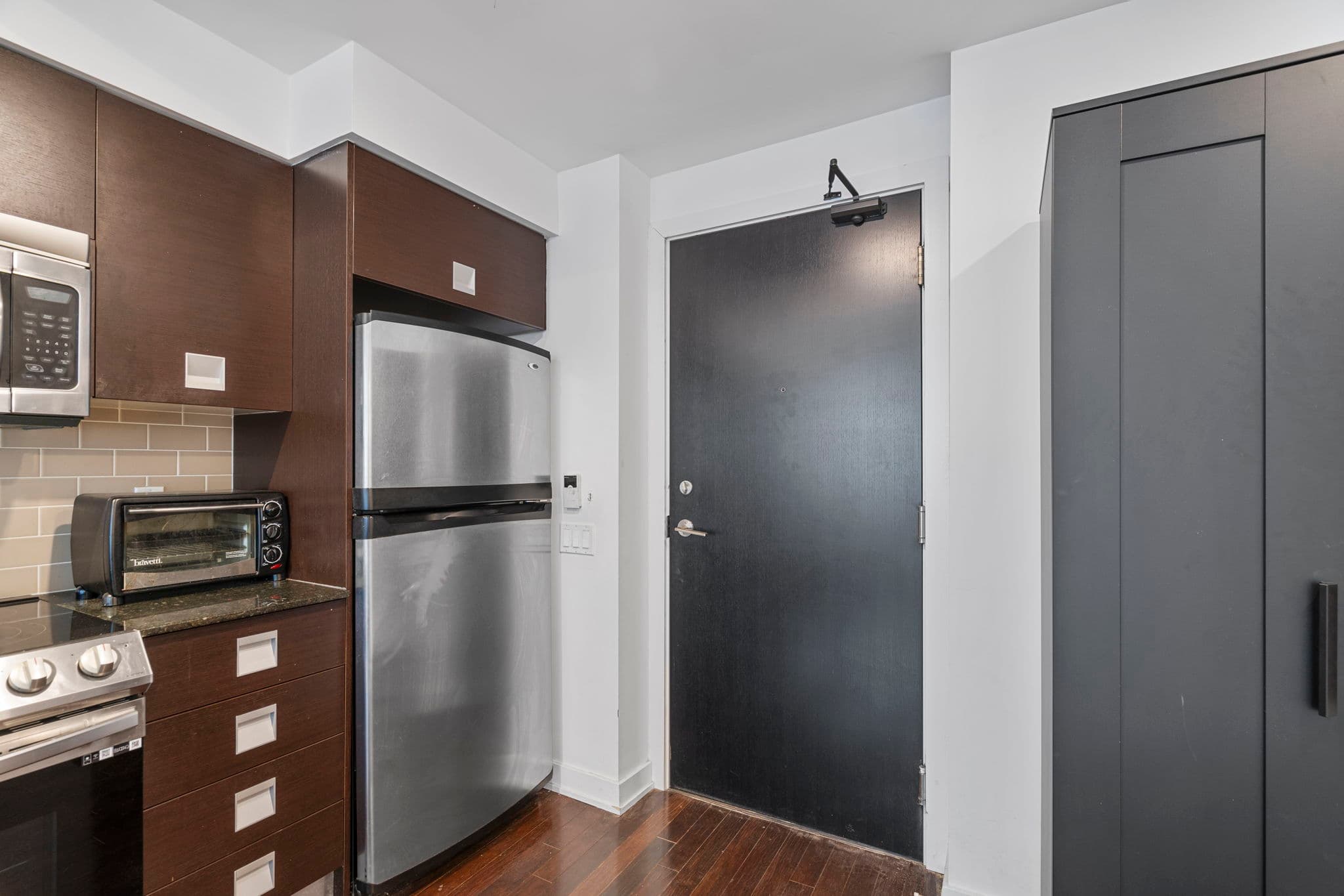 33 Charles St W Unit 1101 Toronto, ON M4Y 1R4
