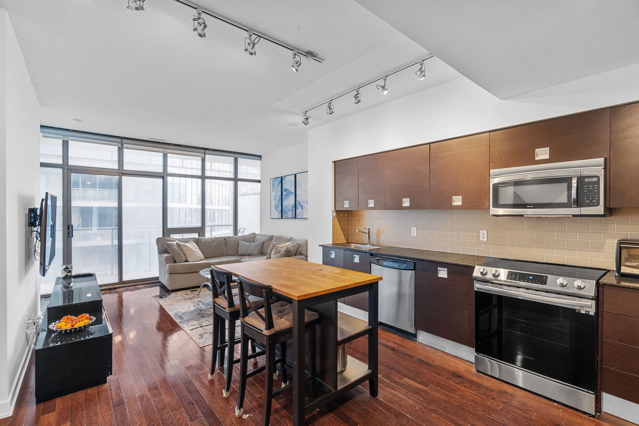 33 Charles St W Unit 1101 Toronto, ON M4Y 1R4