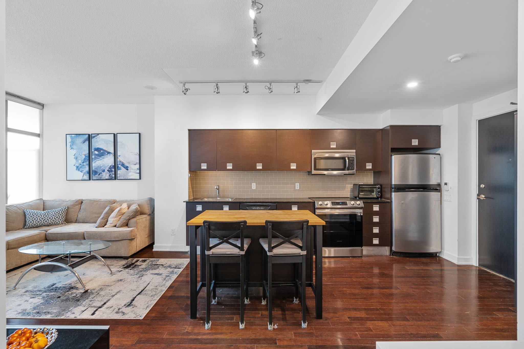 33 Charles St W Unit 1101 Toronto, ON M4Y 1R4