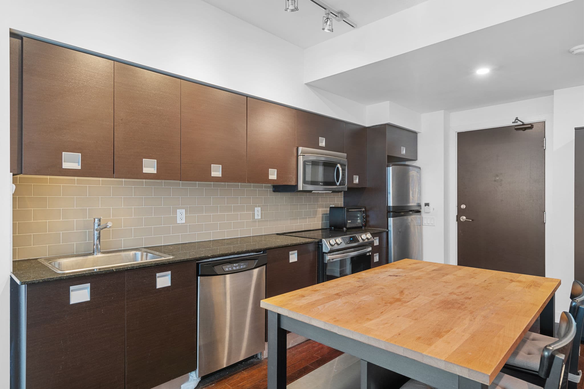 33 Charles St W Unit 1101 Toronto, ON M4Y 1R4