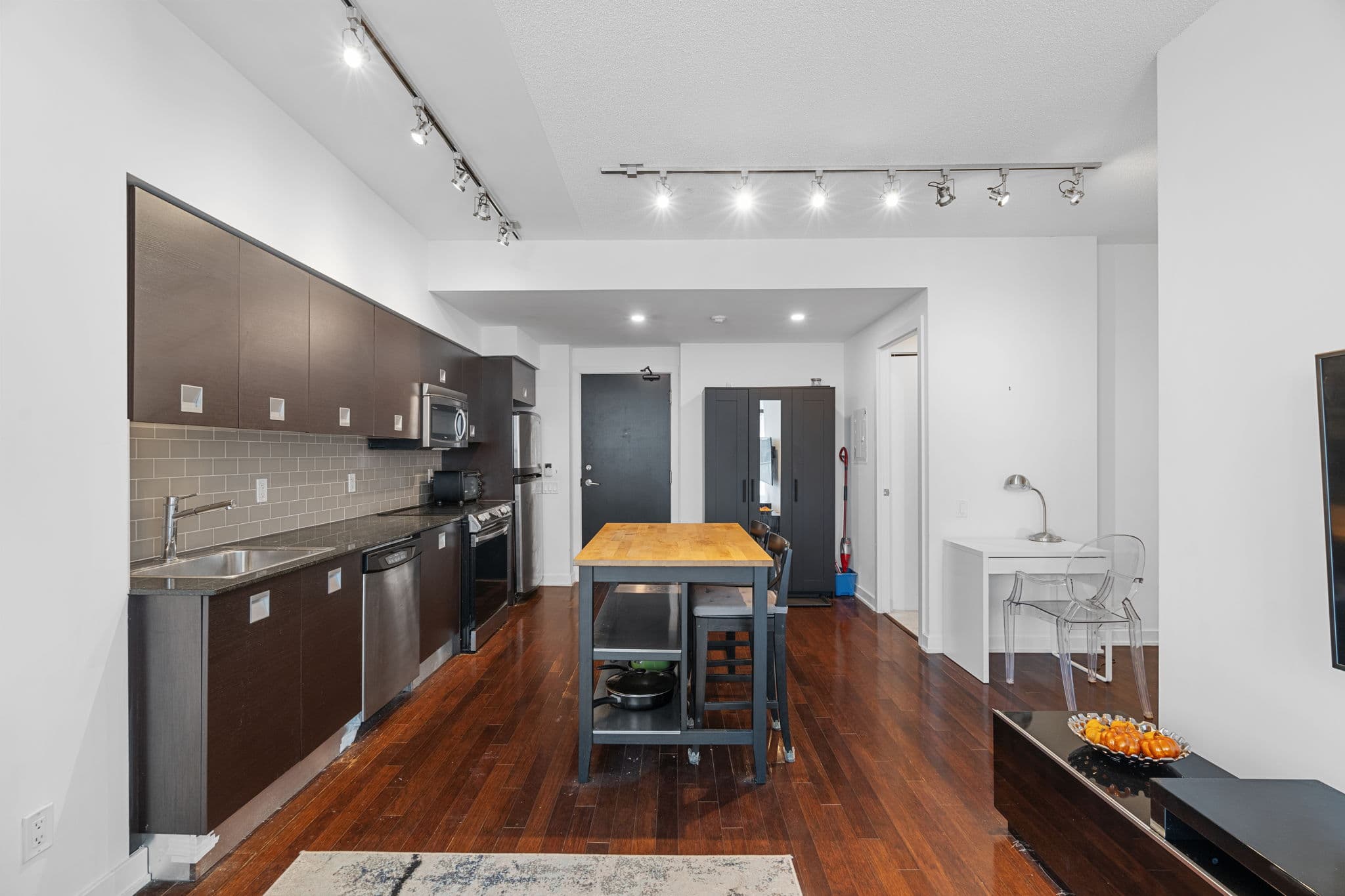 33 Charles St W Unit 1101 Toronto, ON M4Y 1R4