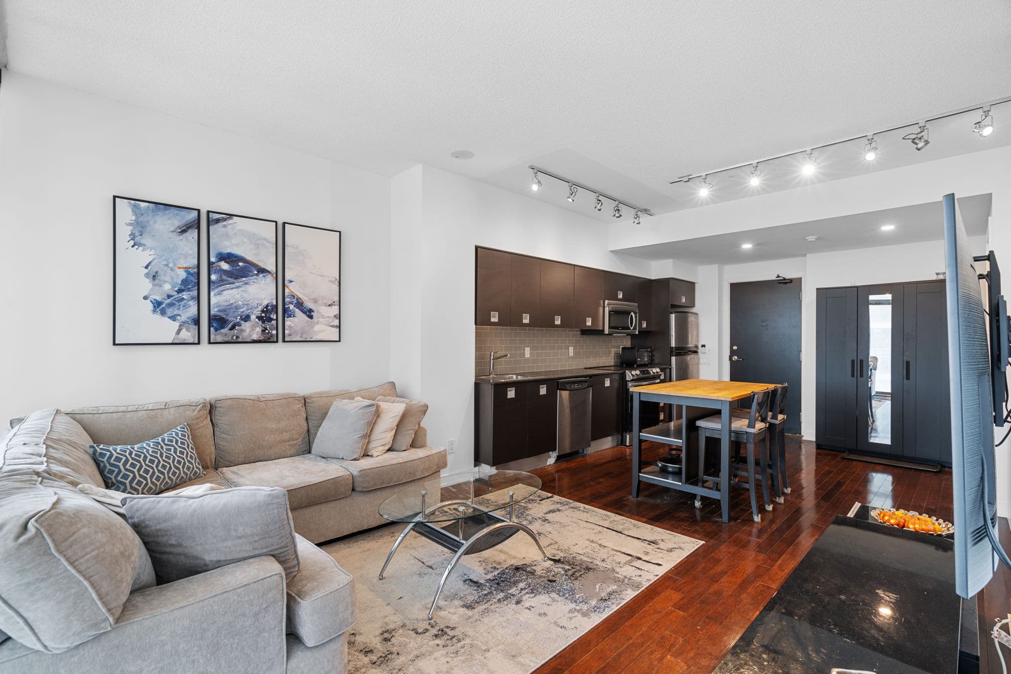 33 Charles St W Unit 1101 Toronto, ON M4Y 1R4