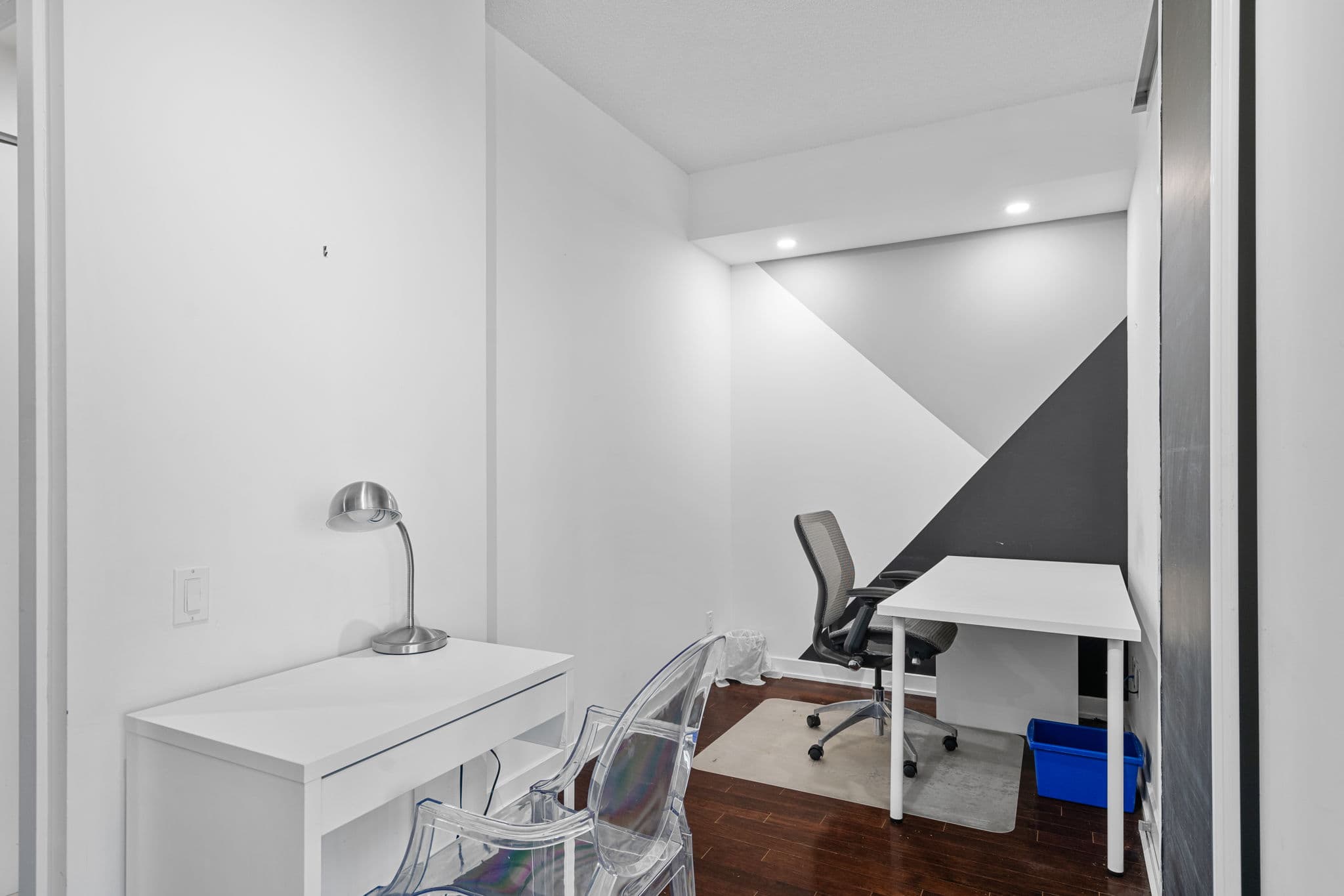 33 Charles St W Unit 1101 Toronto, ON M4Y 1R4