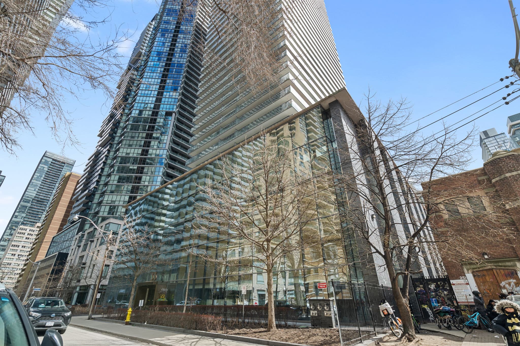 33 Charles St W Unit 1101 Toronto, ON M4Y 1R4