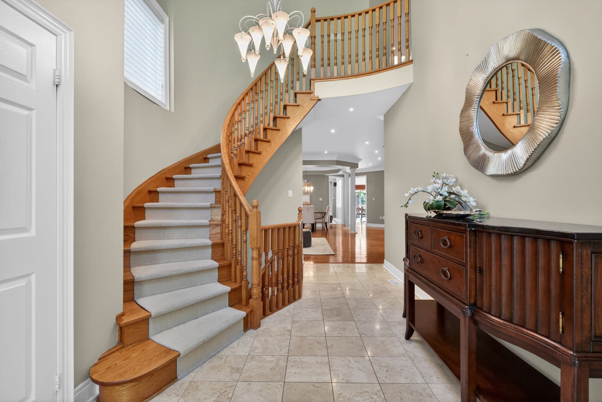 33 Chopin Blvd Vaughan, ON L4J 8Y6