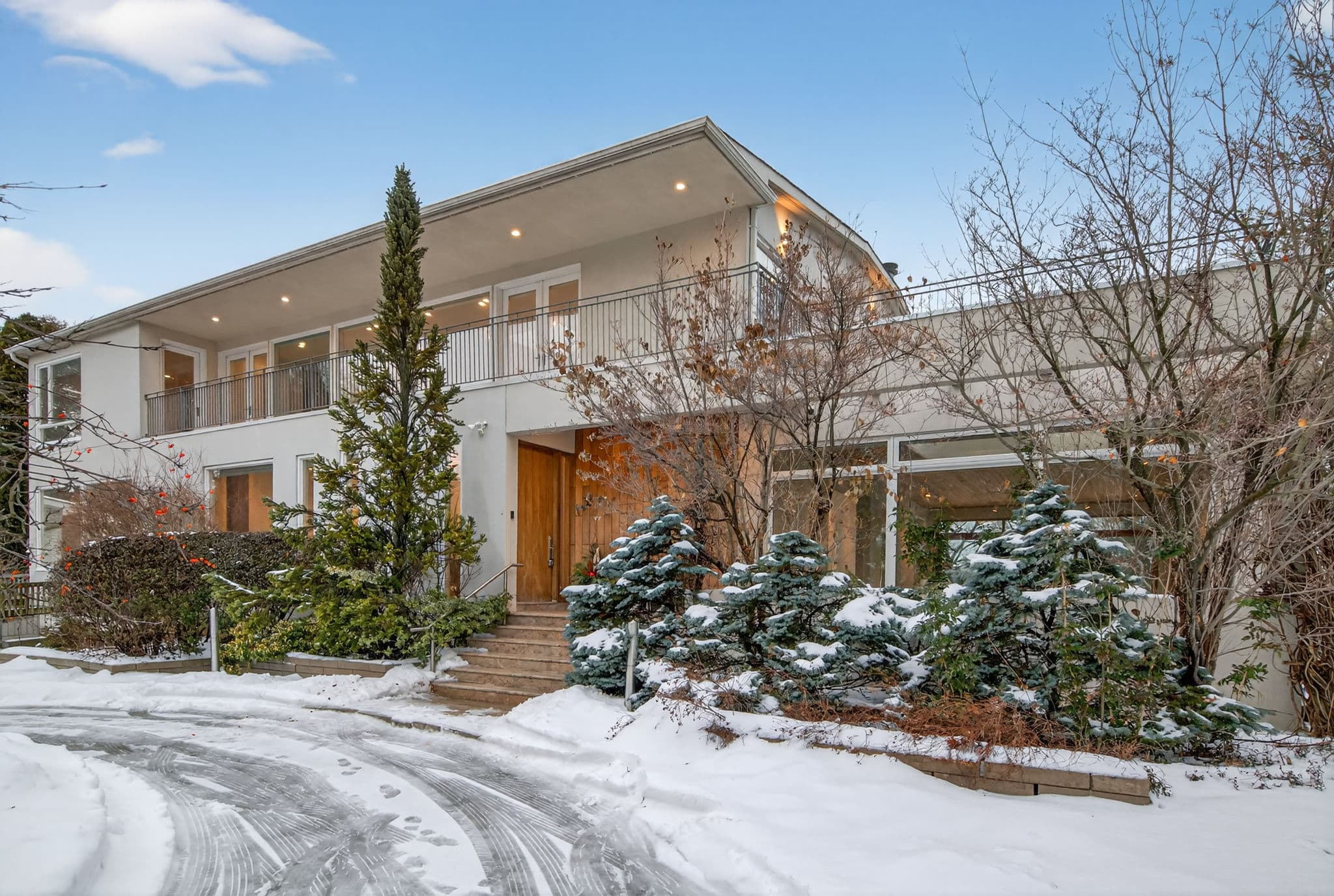 33 Fairway Heights Dr Markham, ON L3T 3A7