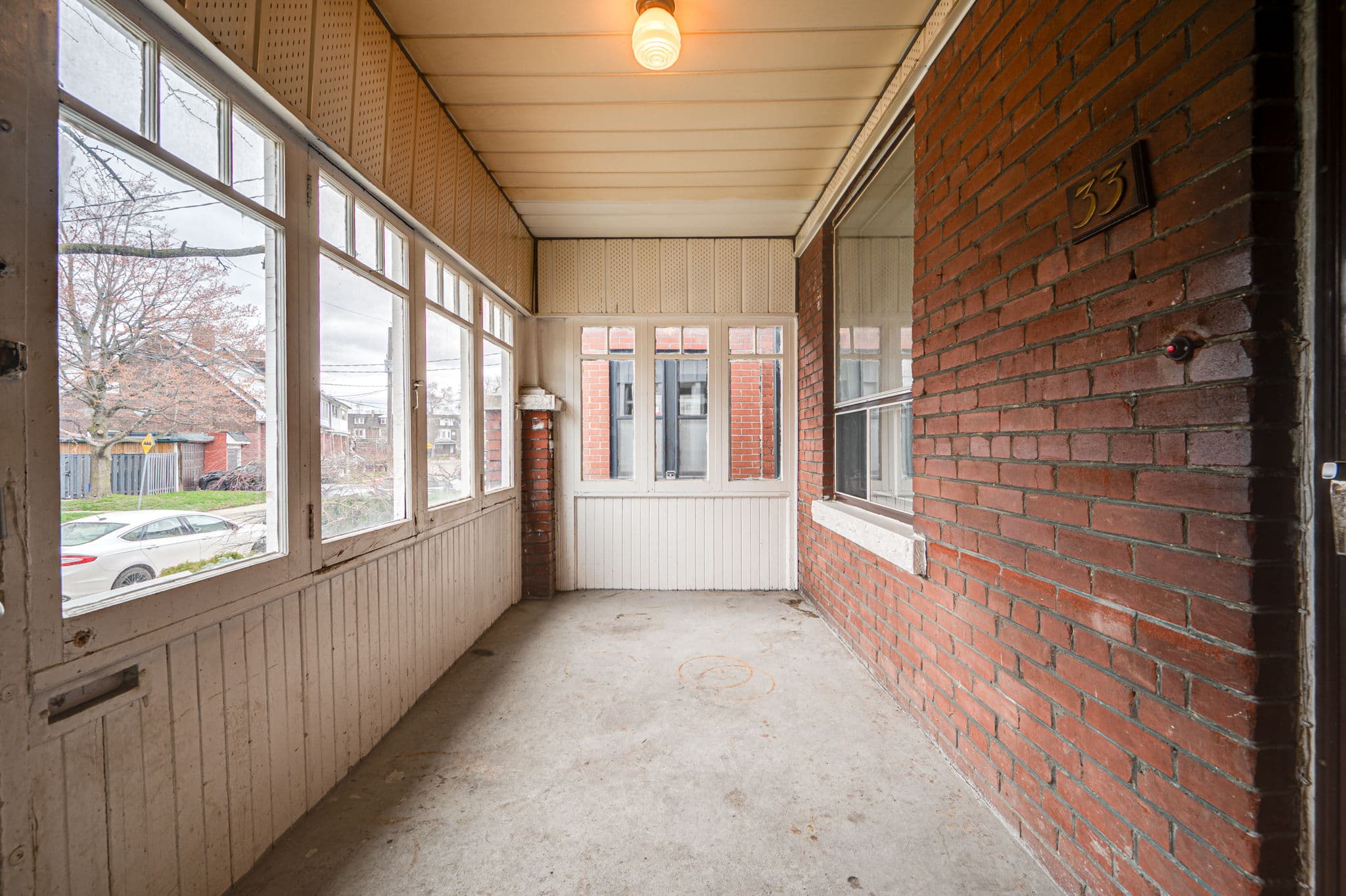33 Hounslow Heath Rd Toronto, ON M6N 1G7