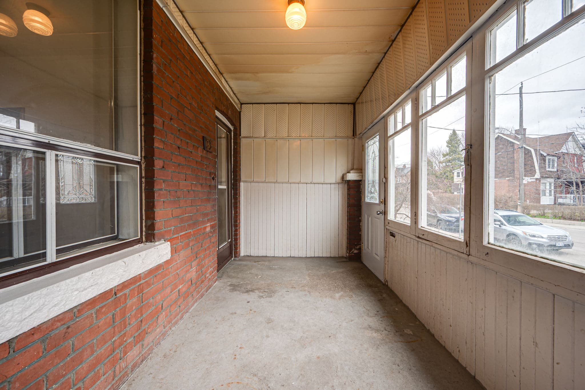 33 Hounslow Heath Rd Toronto, ON M6N 1G7