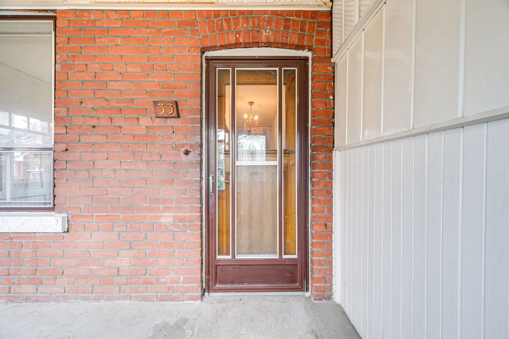 33 Hounslow Heath Rd Toronto, ON M6N 1G7
