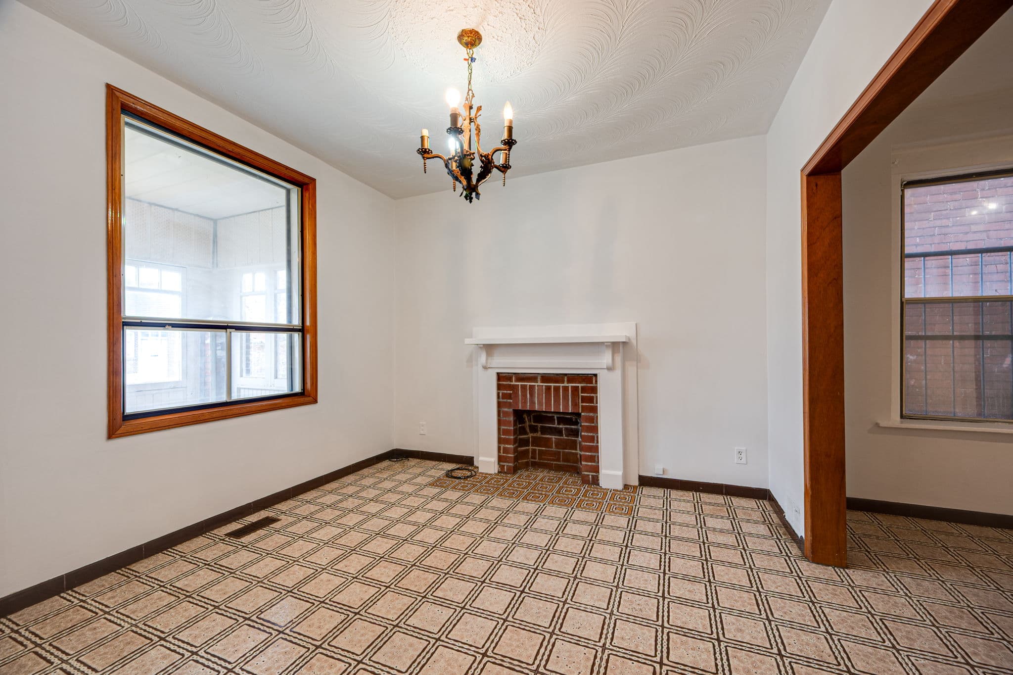 33 Hounslow Heath Rd Toronto, ON M6N 1G7