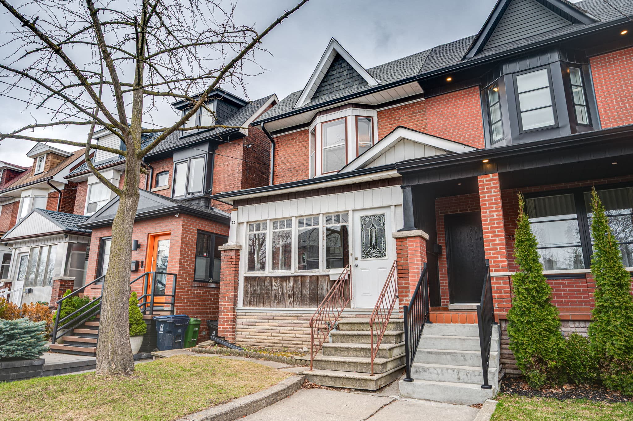 33 Hounslow Heath Rd Toronto, ON M6N 1G7