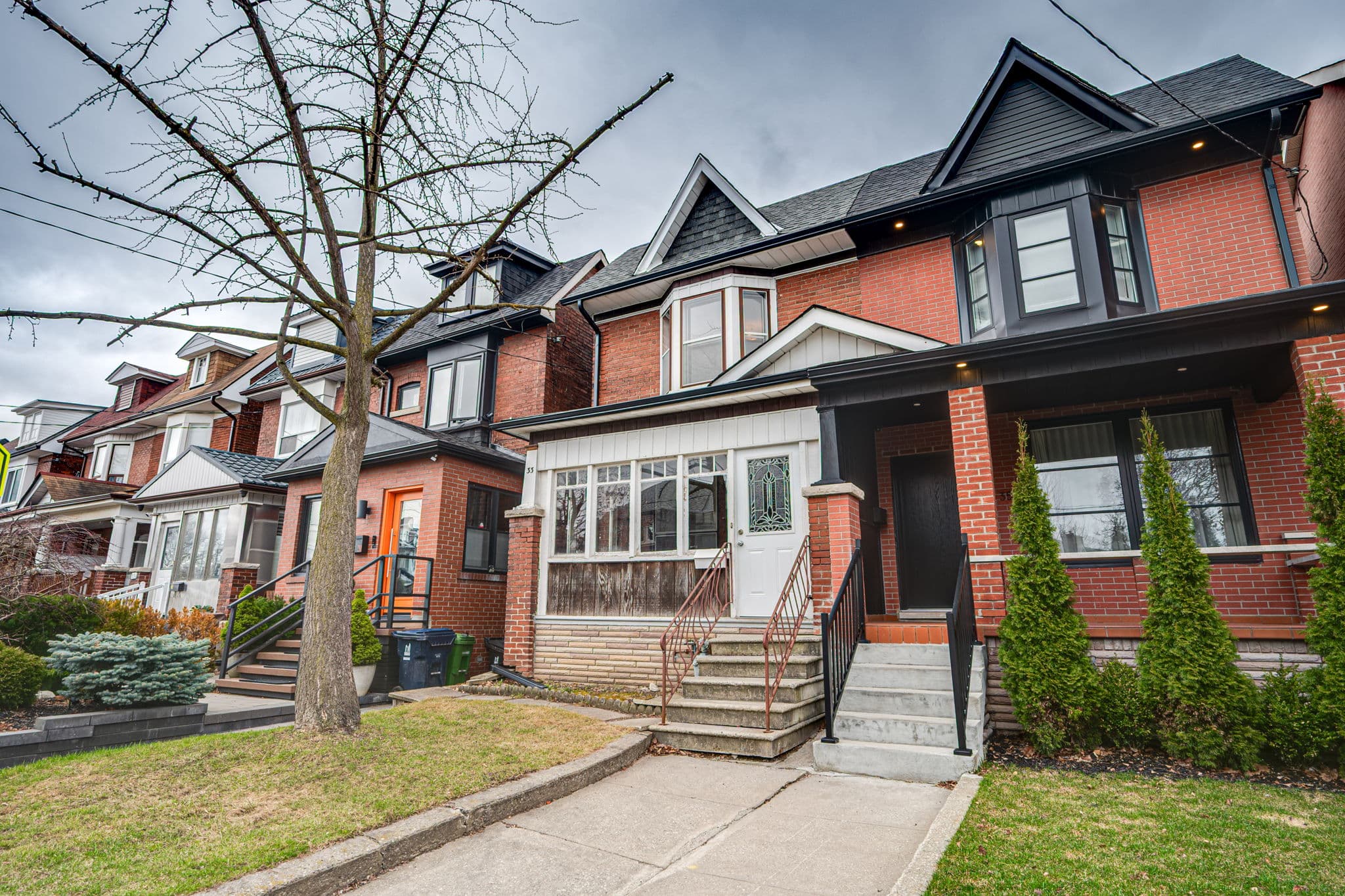 33 Hounslow Heath Rd Toronto, ON M6N 1G7