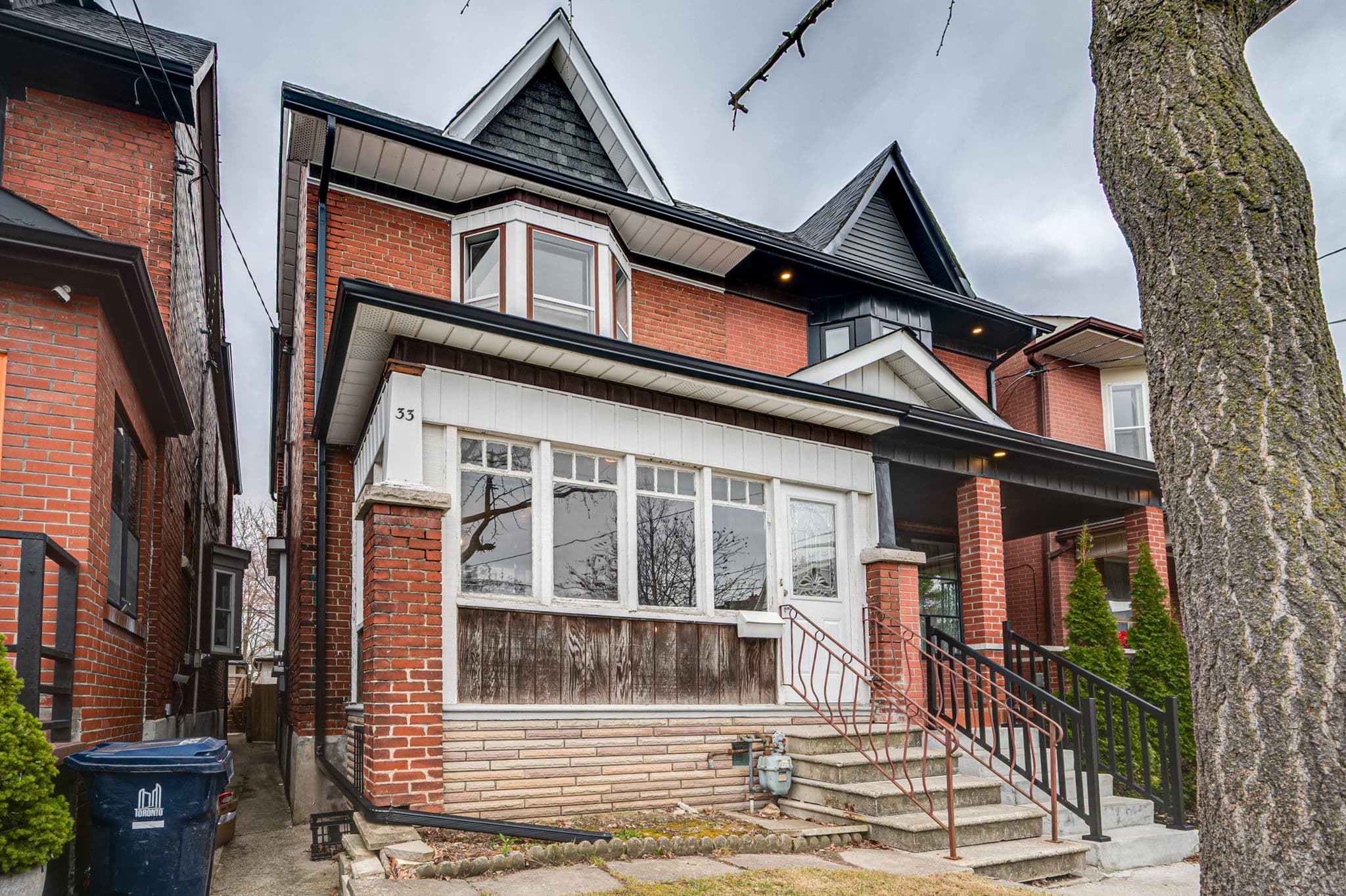 33 Hounslow Heath Rd Toronto, ON M6N 1G7