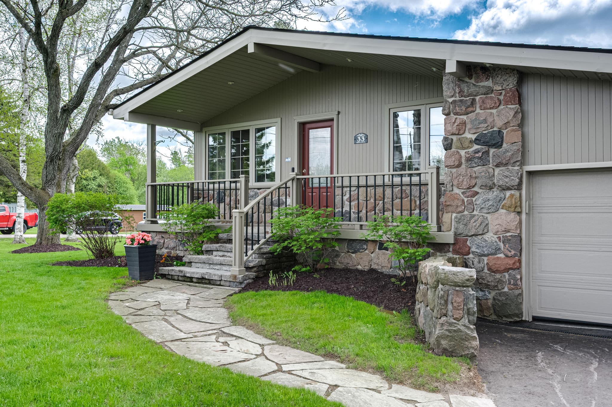 33 Joyce Blvd Gormley, ON L4A 4N4