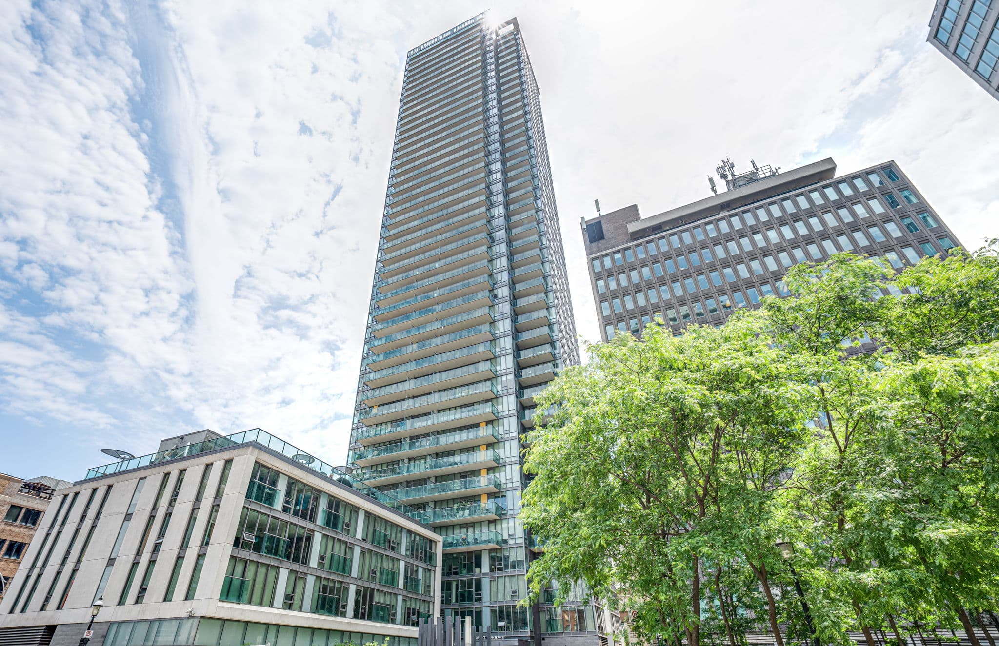 33 Lombard St Unit 2004 Toronto, ON M5C 3H8
