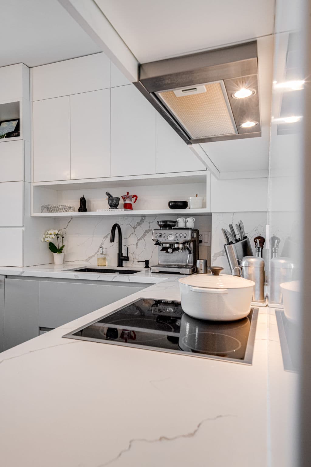 33 Lombard St Unit 2004 Toronto, ON M5C 3H8