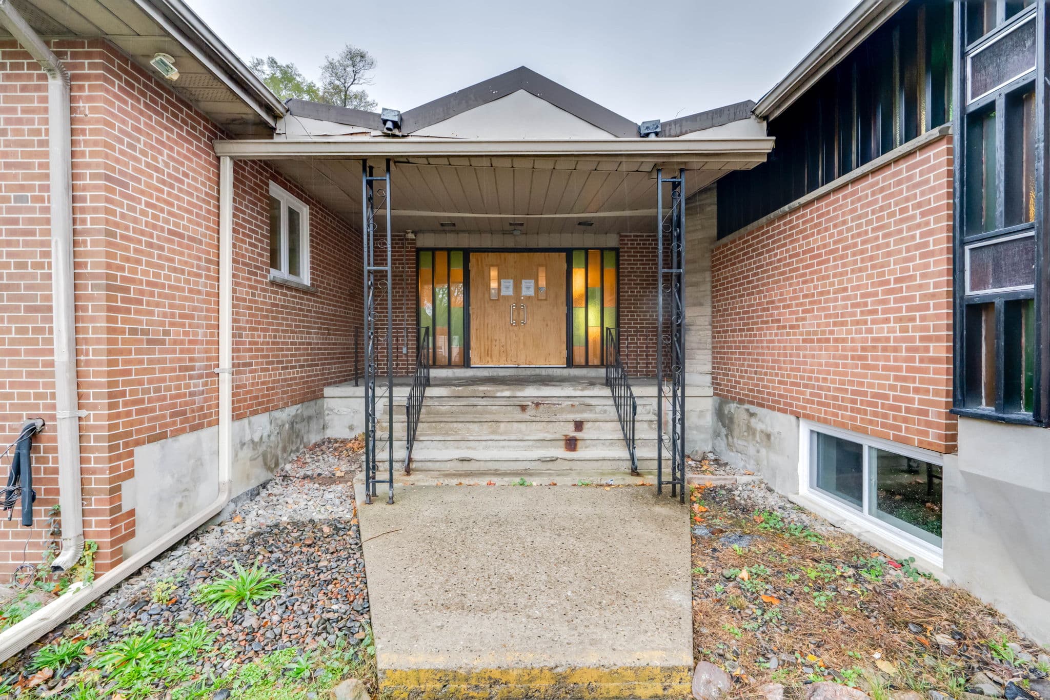 33 Wellington St E Aurora, ON L4G 1H4