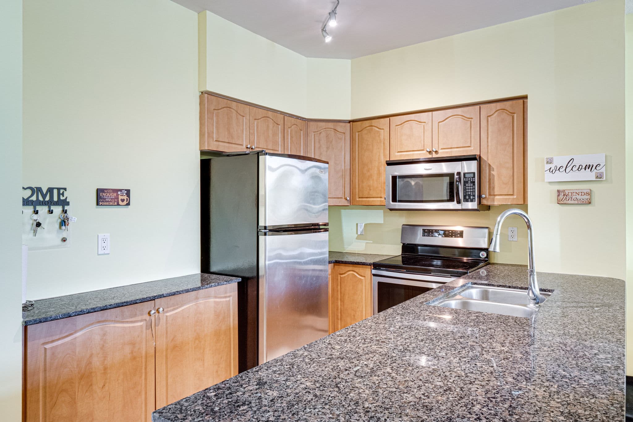 330 Red Maple Rd 106 Richmond Hill, ON L4C 0T6