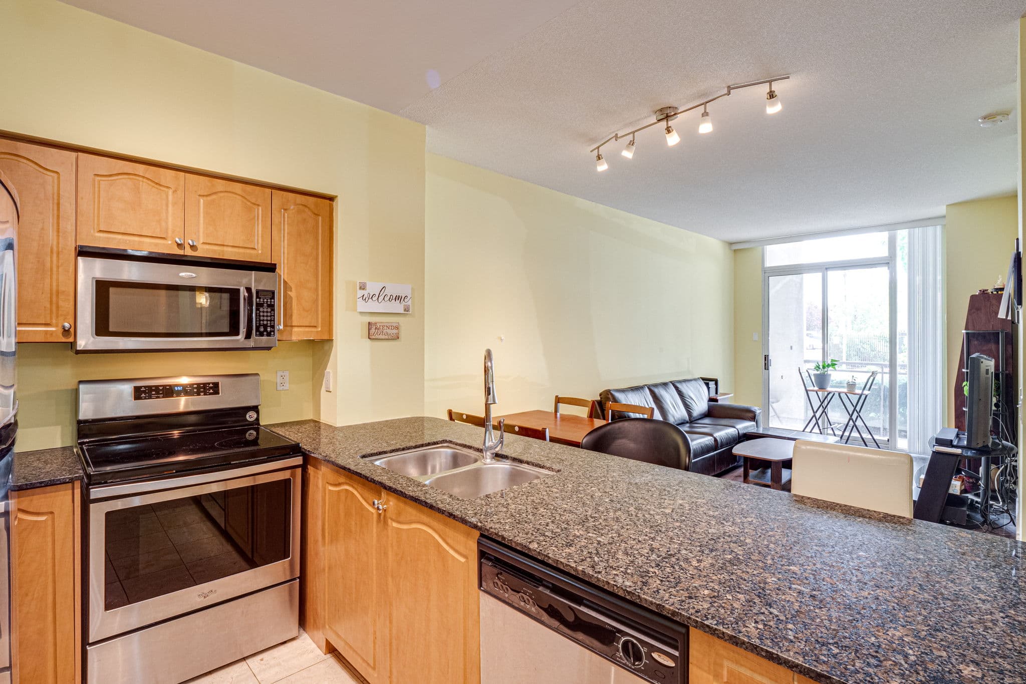 330 Red Maple Rd 106 Richmond Hill, ON L4C 0T6