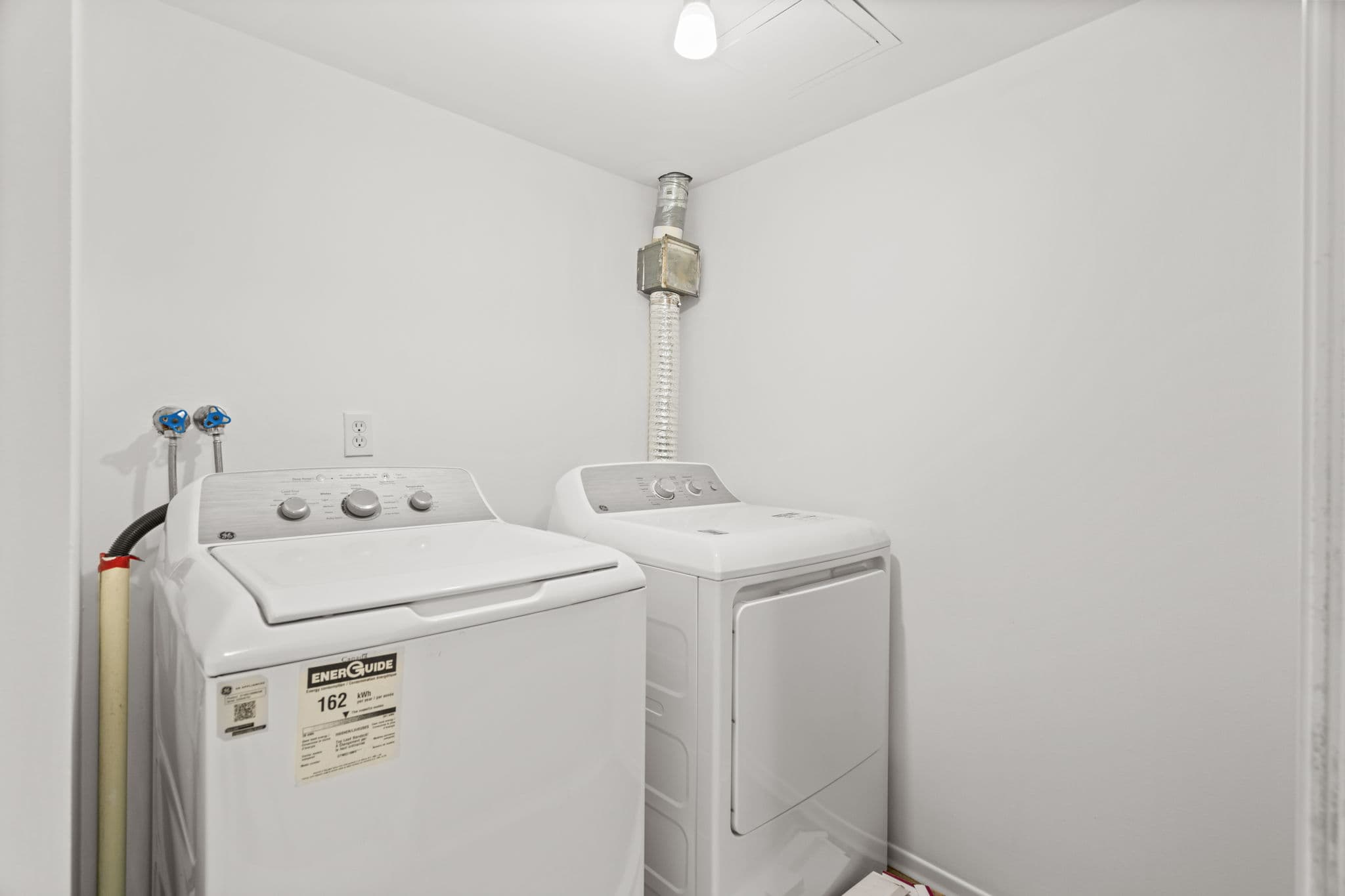 3300 Don Mills Rd Unit 1805 Toronto, ON M2J 4X7