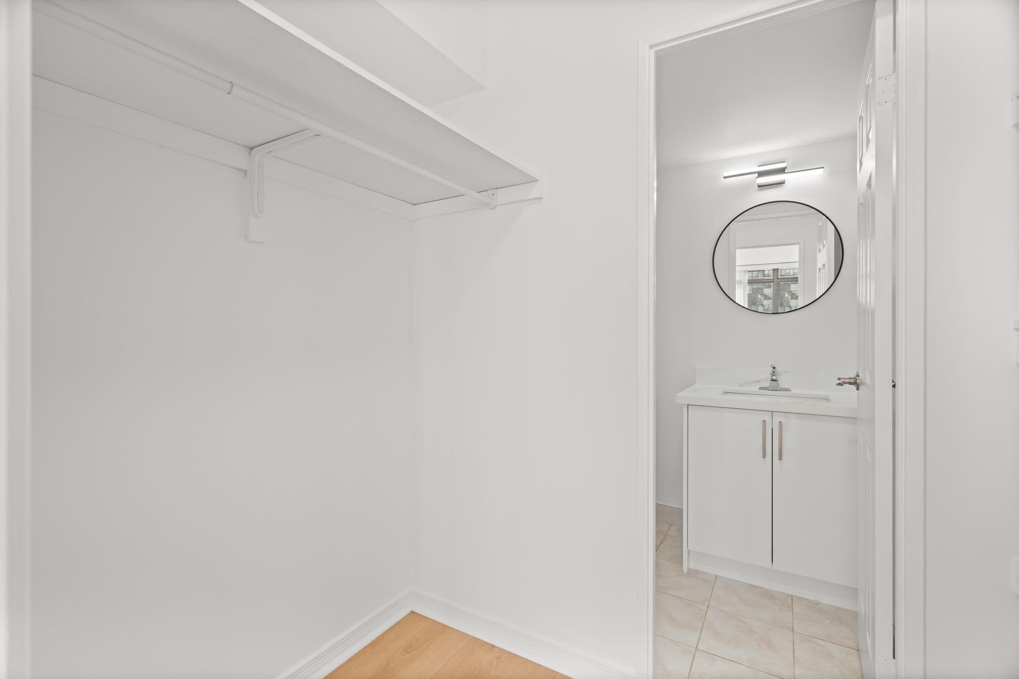 3300 Don Mills Rd Unit 1805 Toronto, ON M2J 4X7