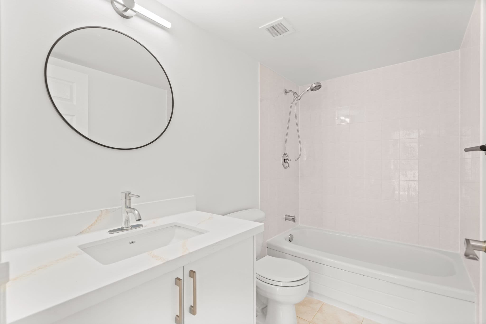 3300 Don Mills Rd Unit 1805 Toronto, ON M2J 4X7