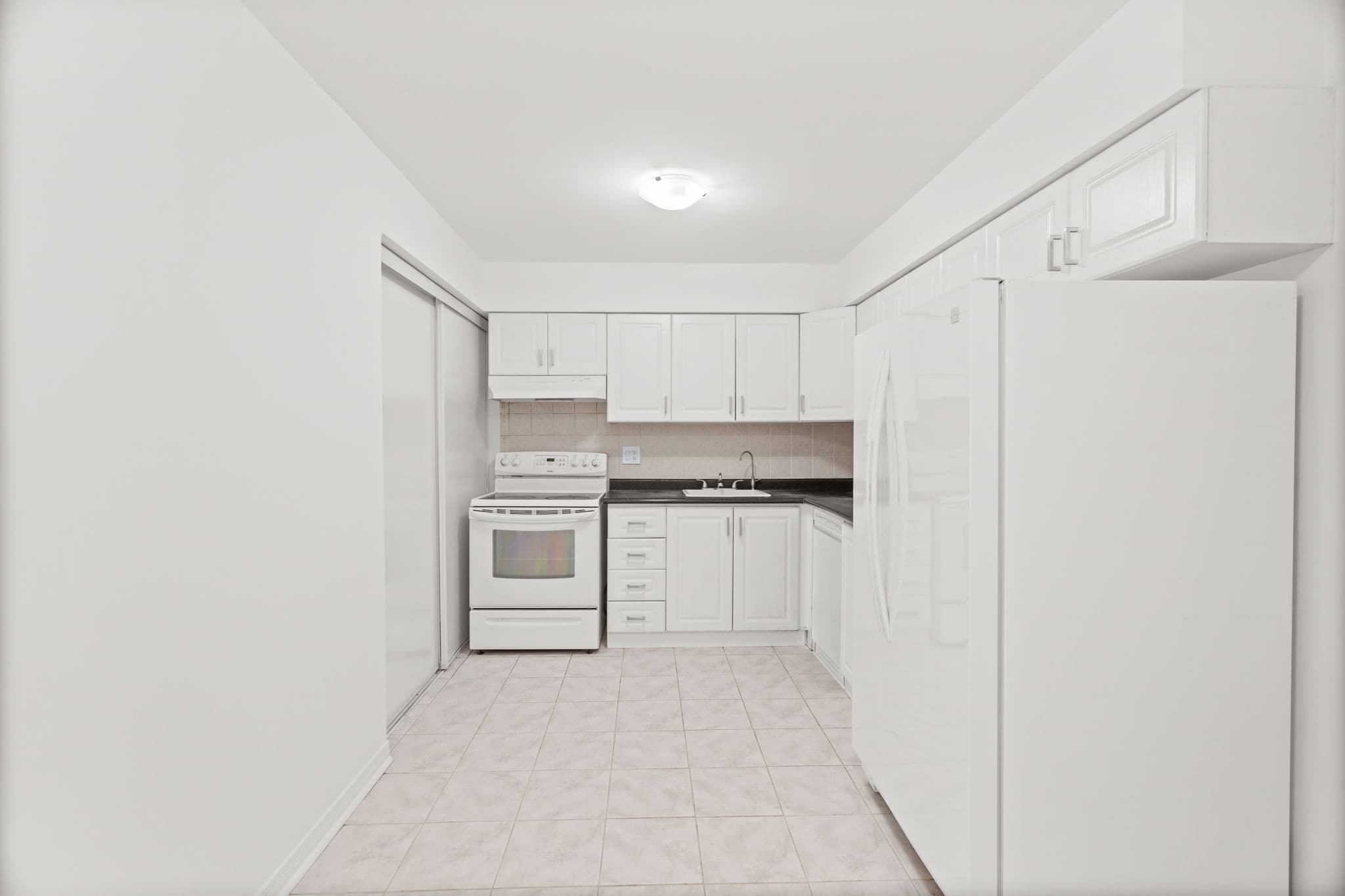 3300 Don Mills Rd Unit 1805 Toronto, ON M2J 4X7