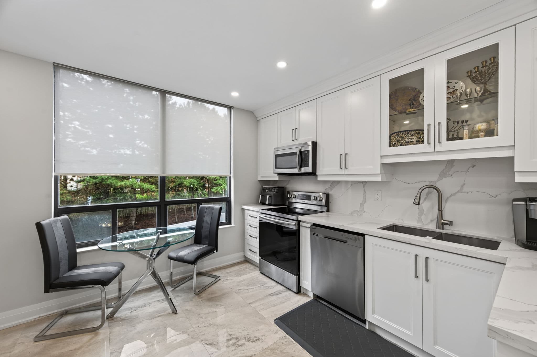333 Clark Ave W 301 Vaughan, ON L4J 7K4
