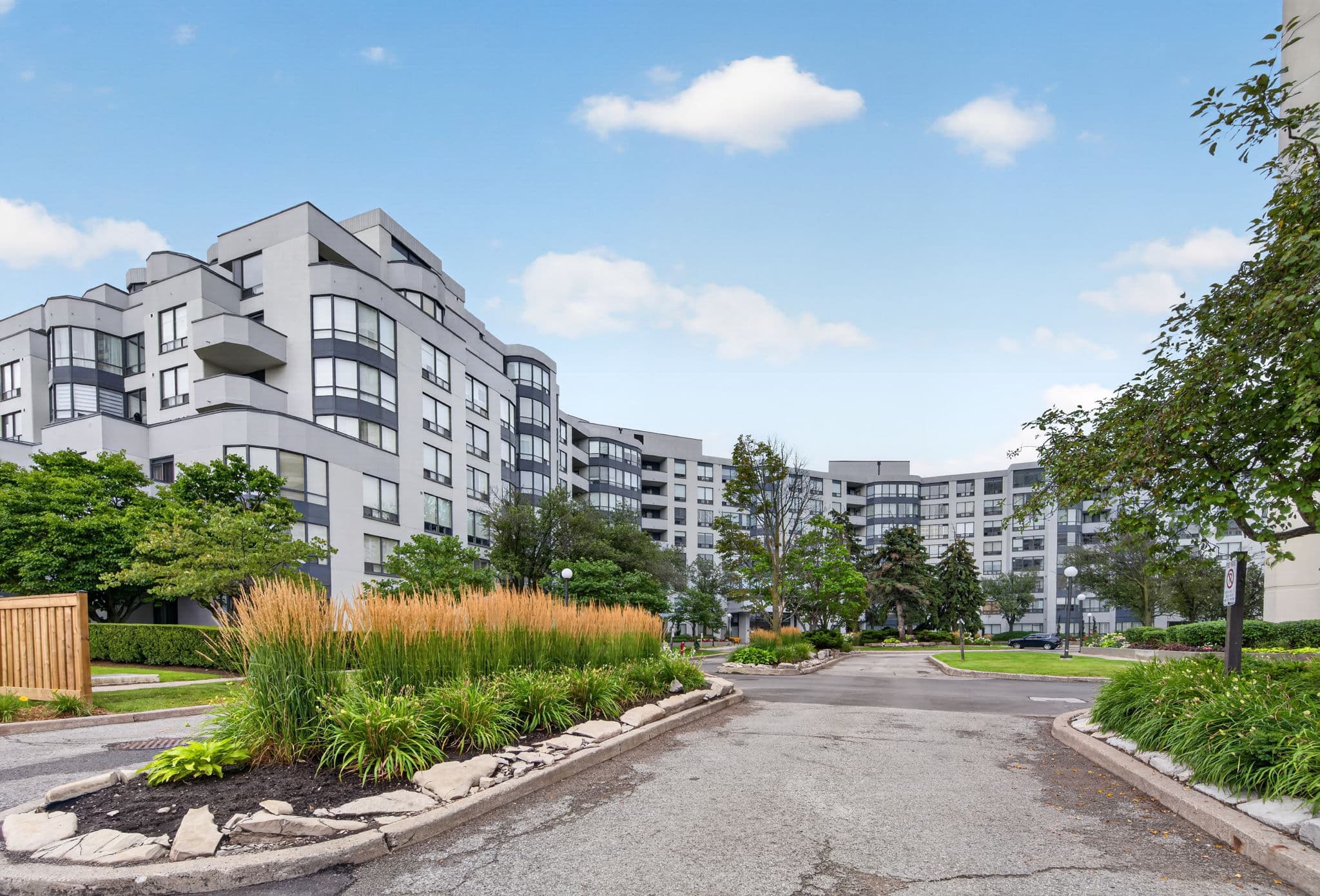 333 Clark Ave W 301 Vaughan, ON L4J 7K4