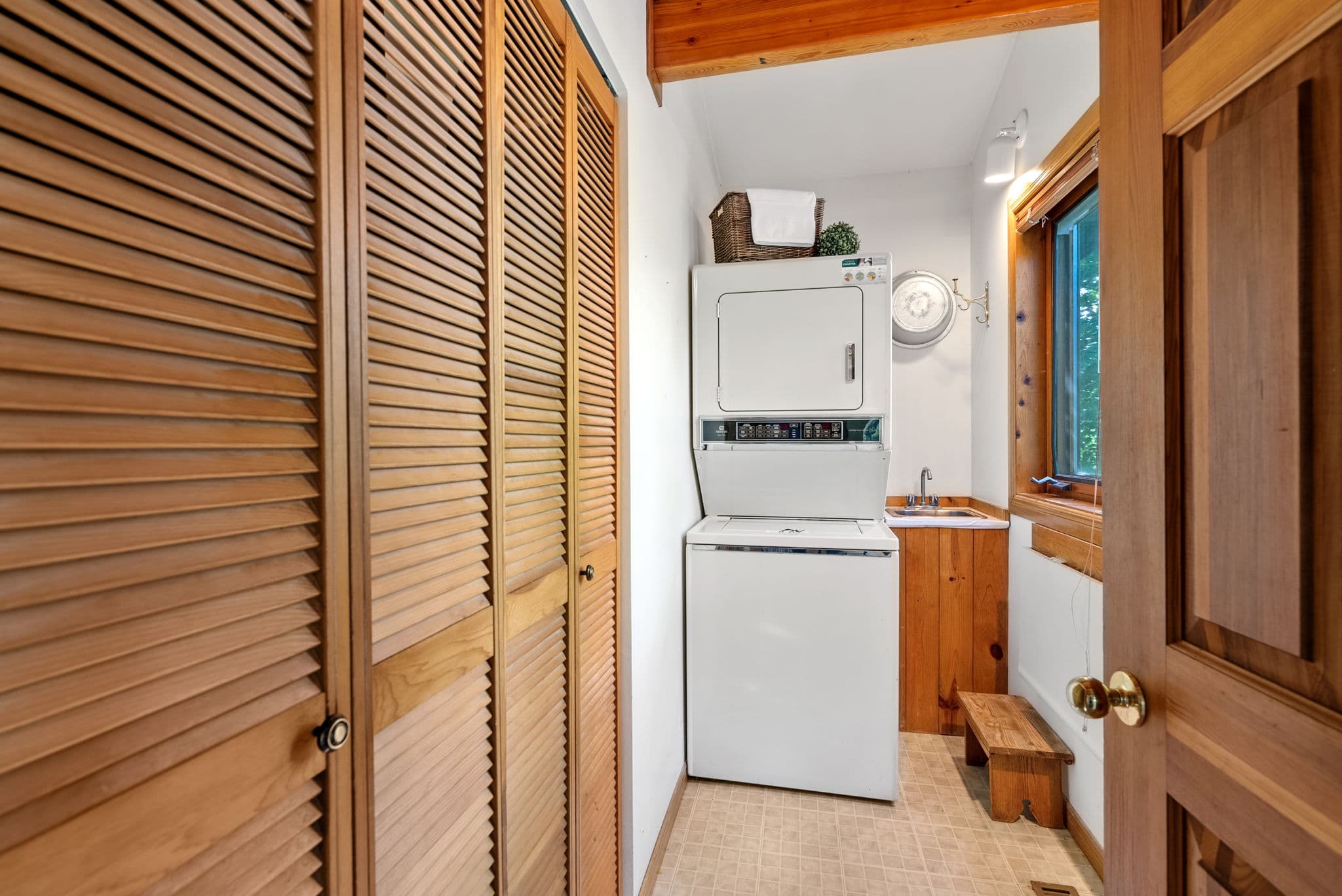 3349 Crescent Harbour Rd Innisfil, ON L9S 2Y8
