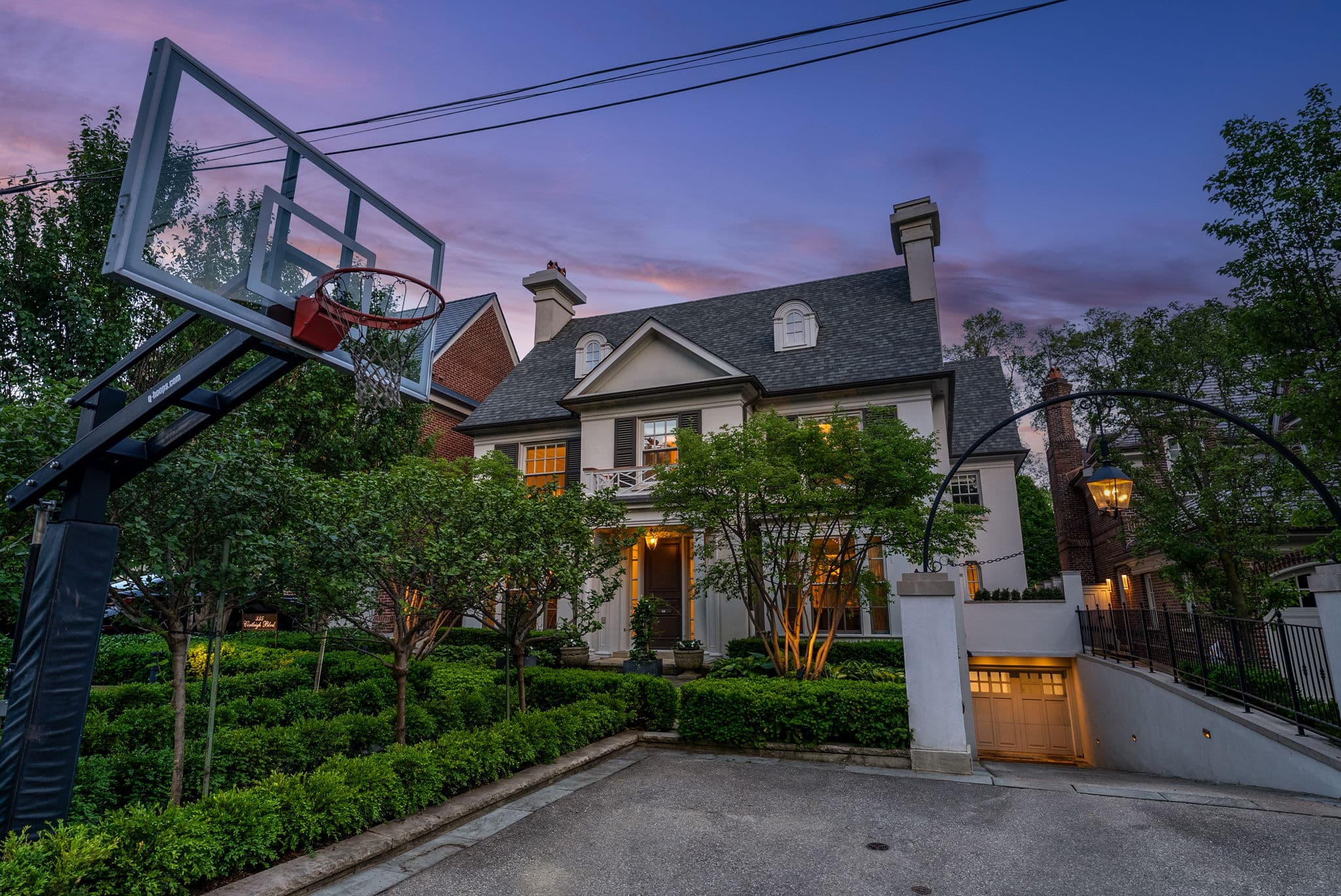 335 Cortleigh Blvd Toronto, ON M5N 1R2