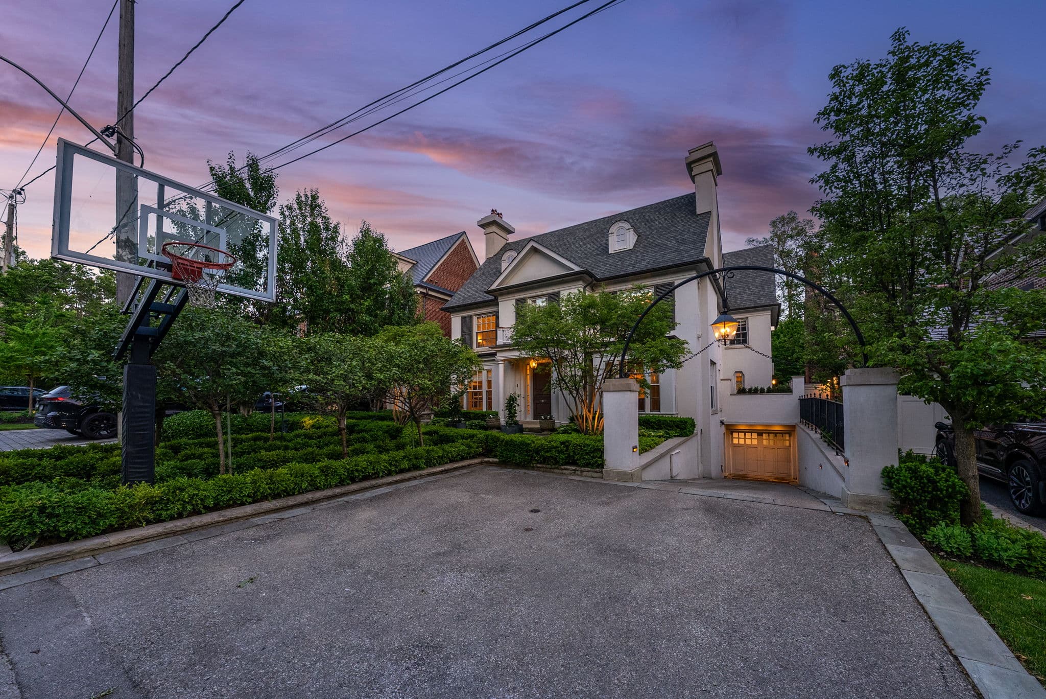 335 Cortleigh Blvd Toronto, ON M5N 1R2