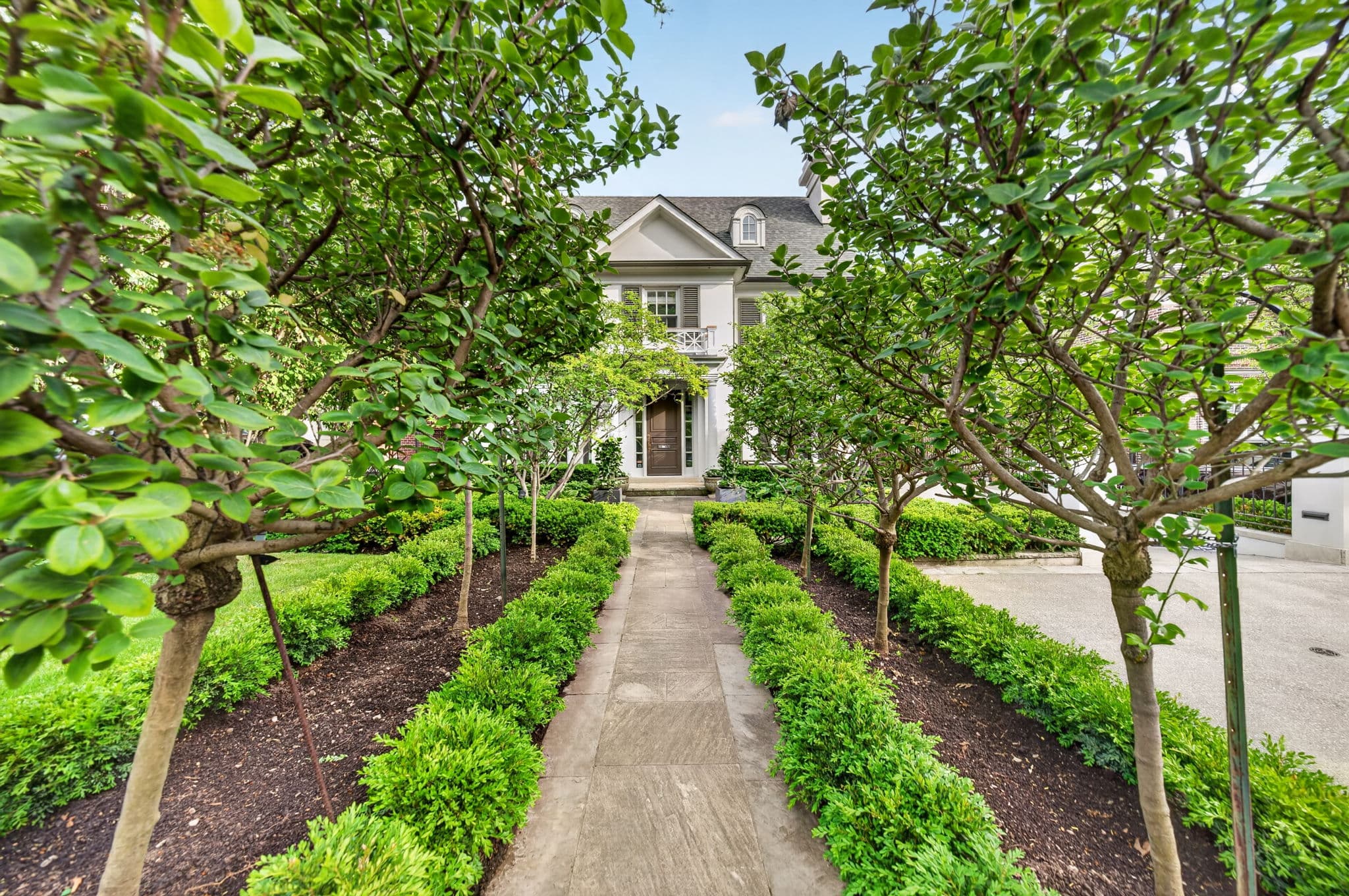 335 Cortleigh Blvd Toronto, ON M5N 1R2