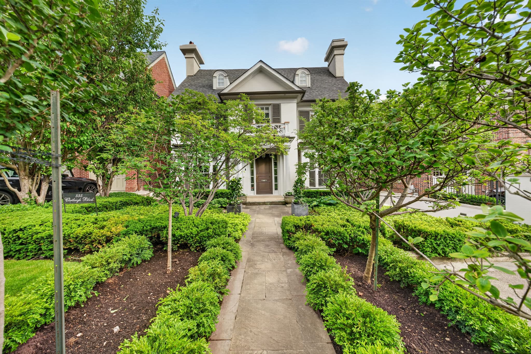 335 Cortleigh Blvd Toronto, ON M5N 1R2