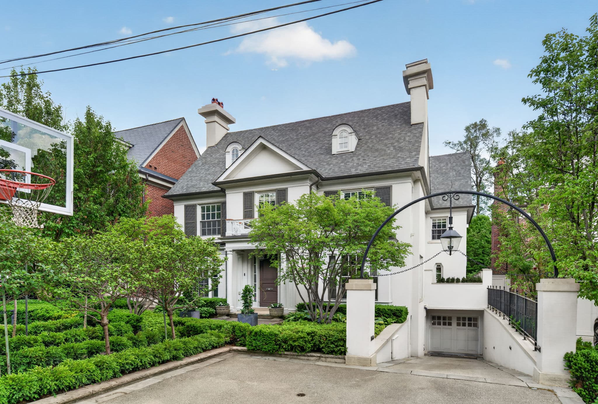 335 Cortleigh Blvd Toronto, ON M5N 1R2
