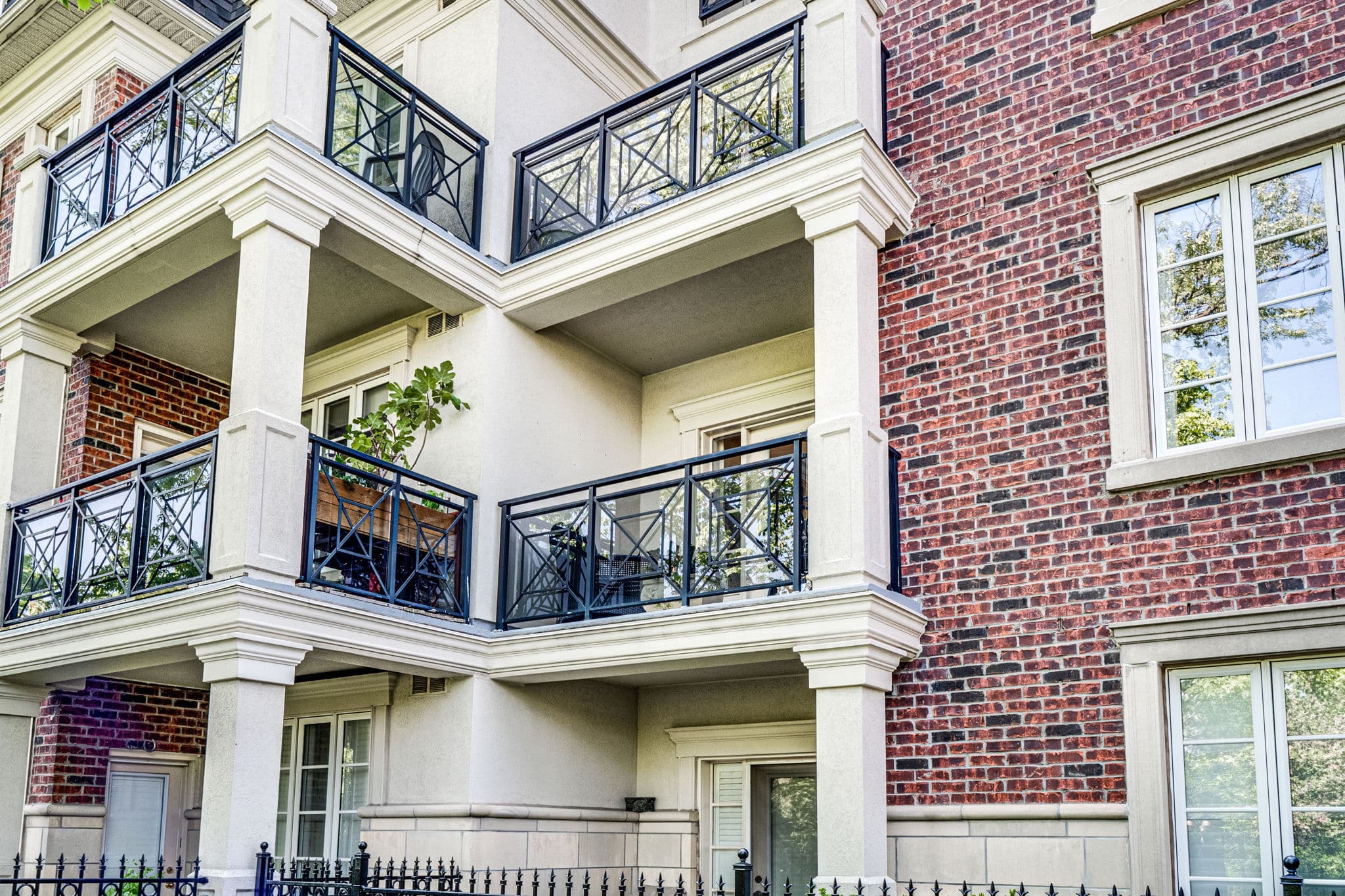 3351 Cawthra Rd 203 Mississauga, ON L5A 4N5