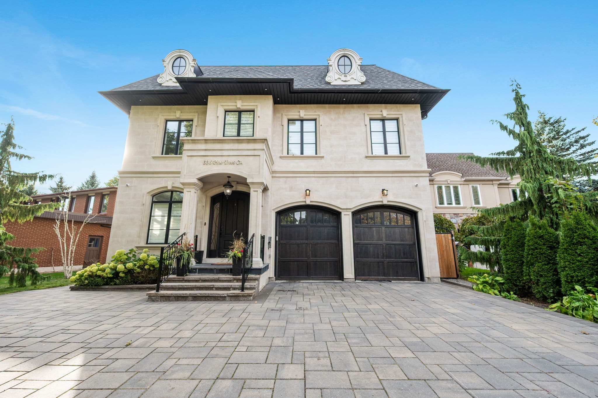 336 Pine Trees Ct Richmond Hill, ON L4C 5N4