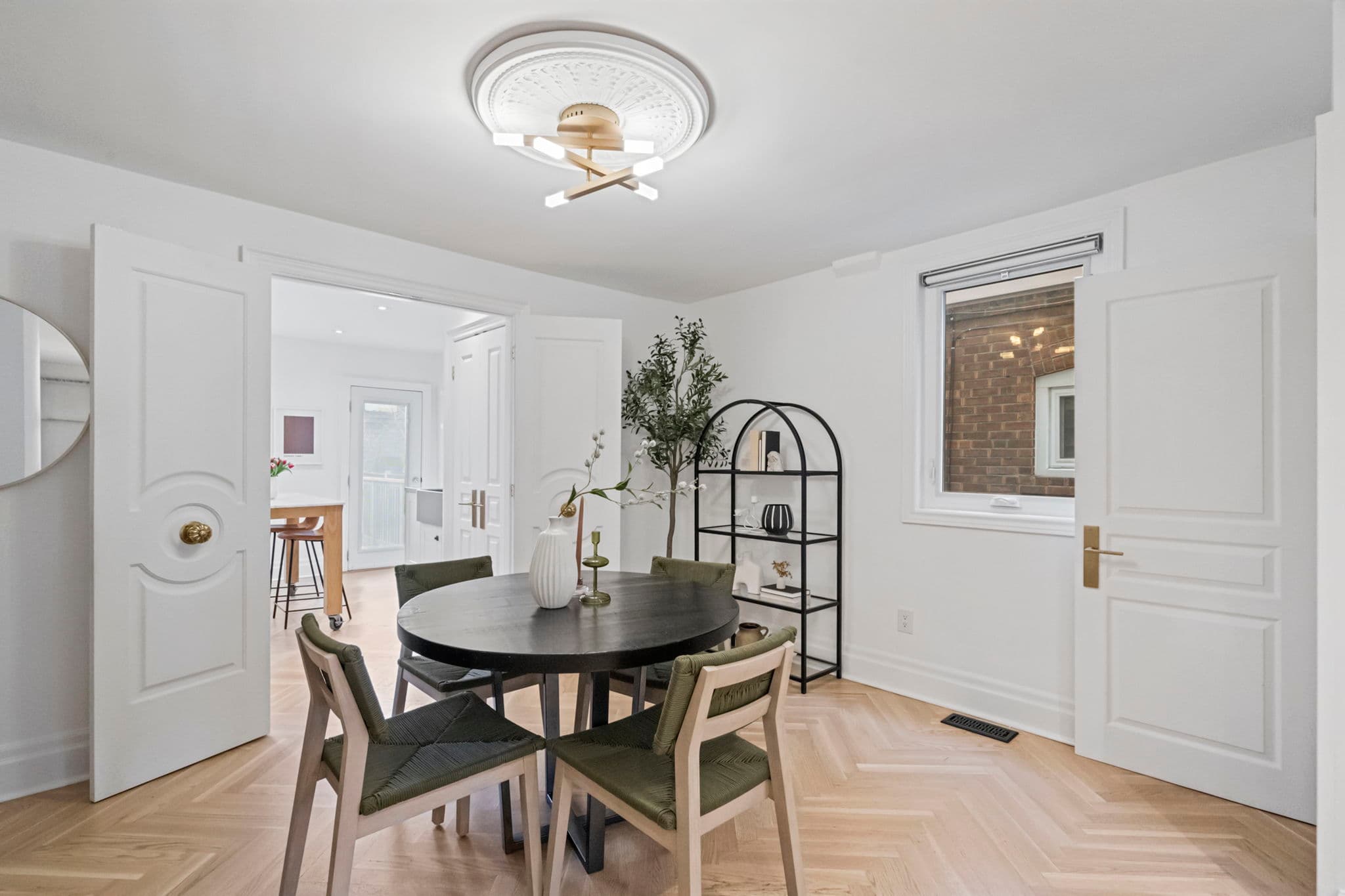 337 Winona Dr Toronto, ON M6C 3T2
