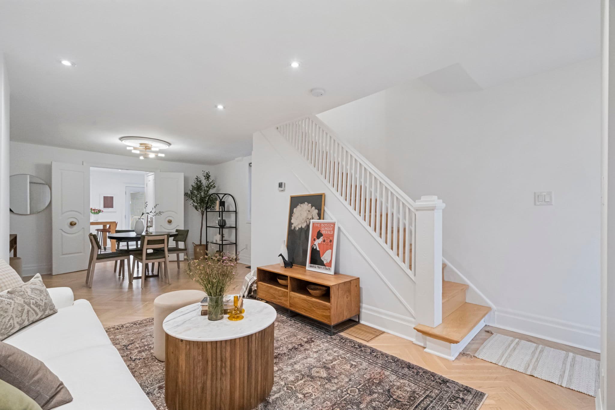 337 Winona Dr Toronto, ON M6C 3T2