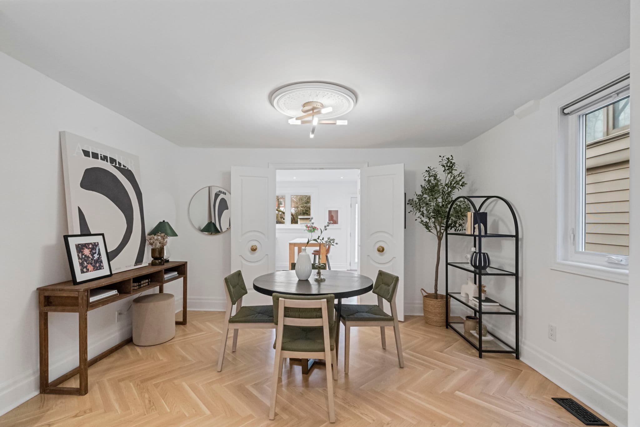 337 Winona Dr Toronto, ON M6C 3T2