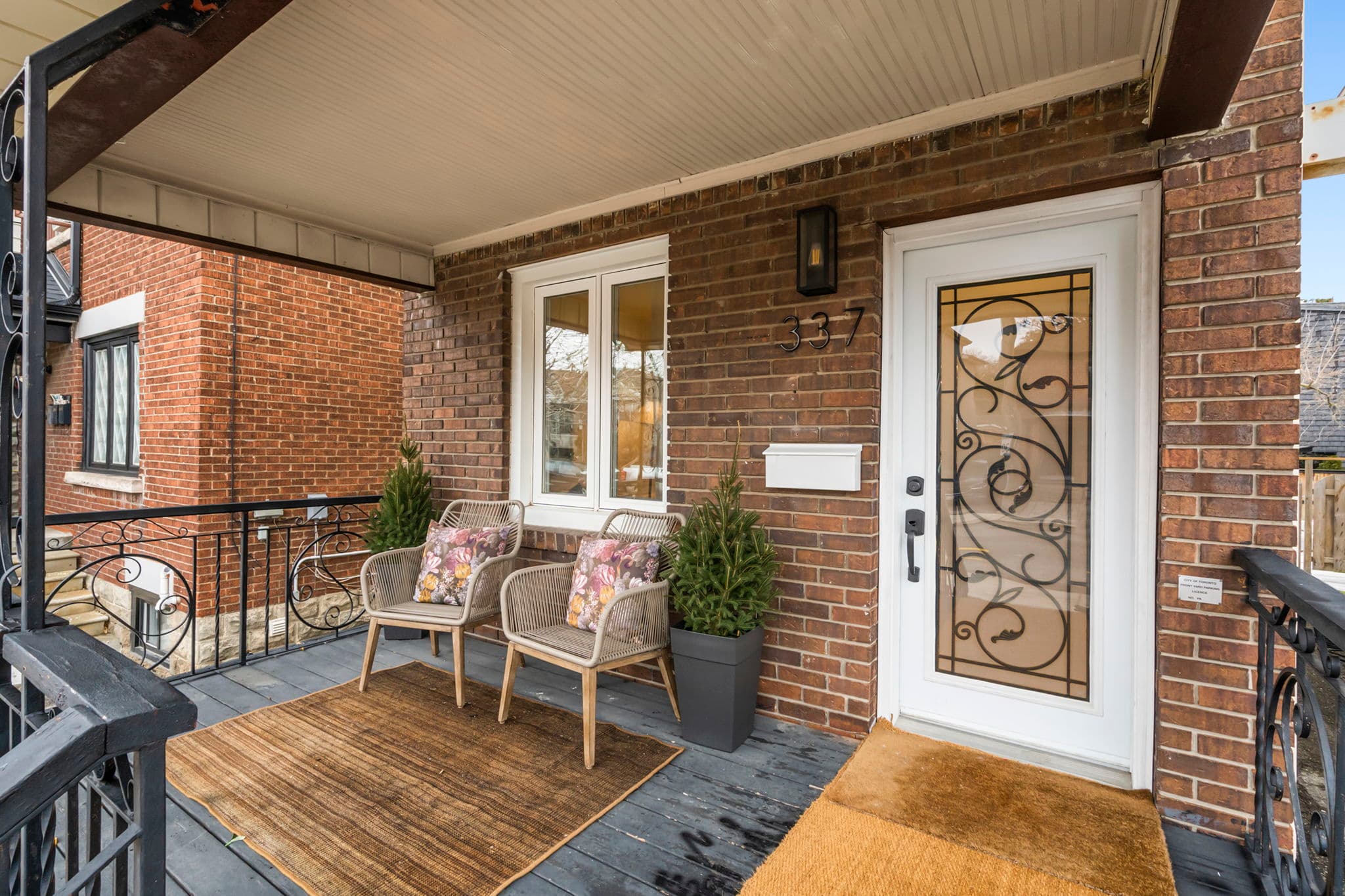 337 Winona Dr Toronto, ON M6C 3T2