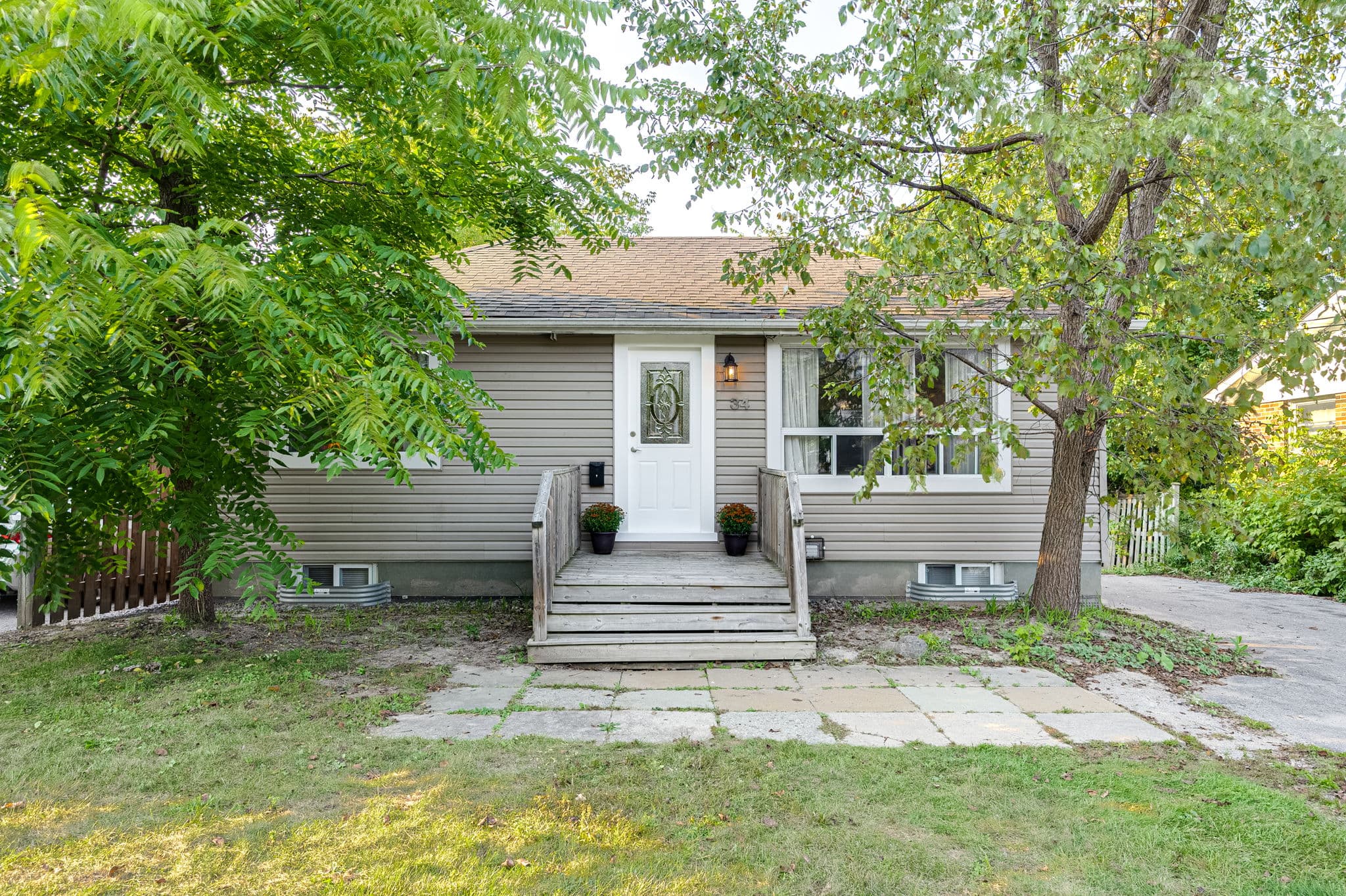 34 Lake Ave Richmond Hill, ON L4E 3G3