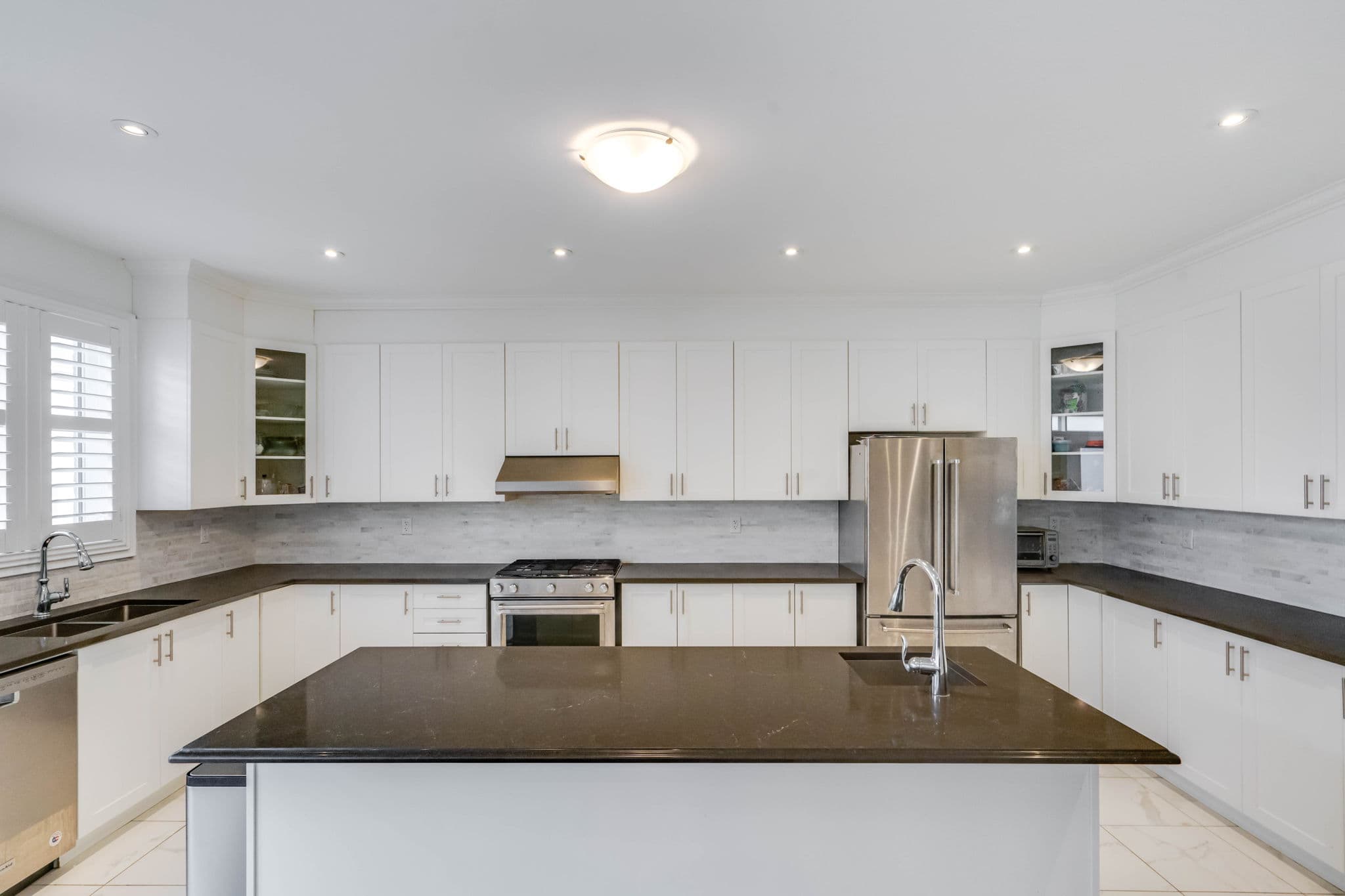 34 Laurier Ave Richmond Hill, ON L4E 2Z7