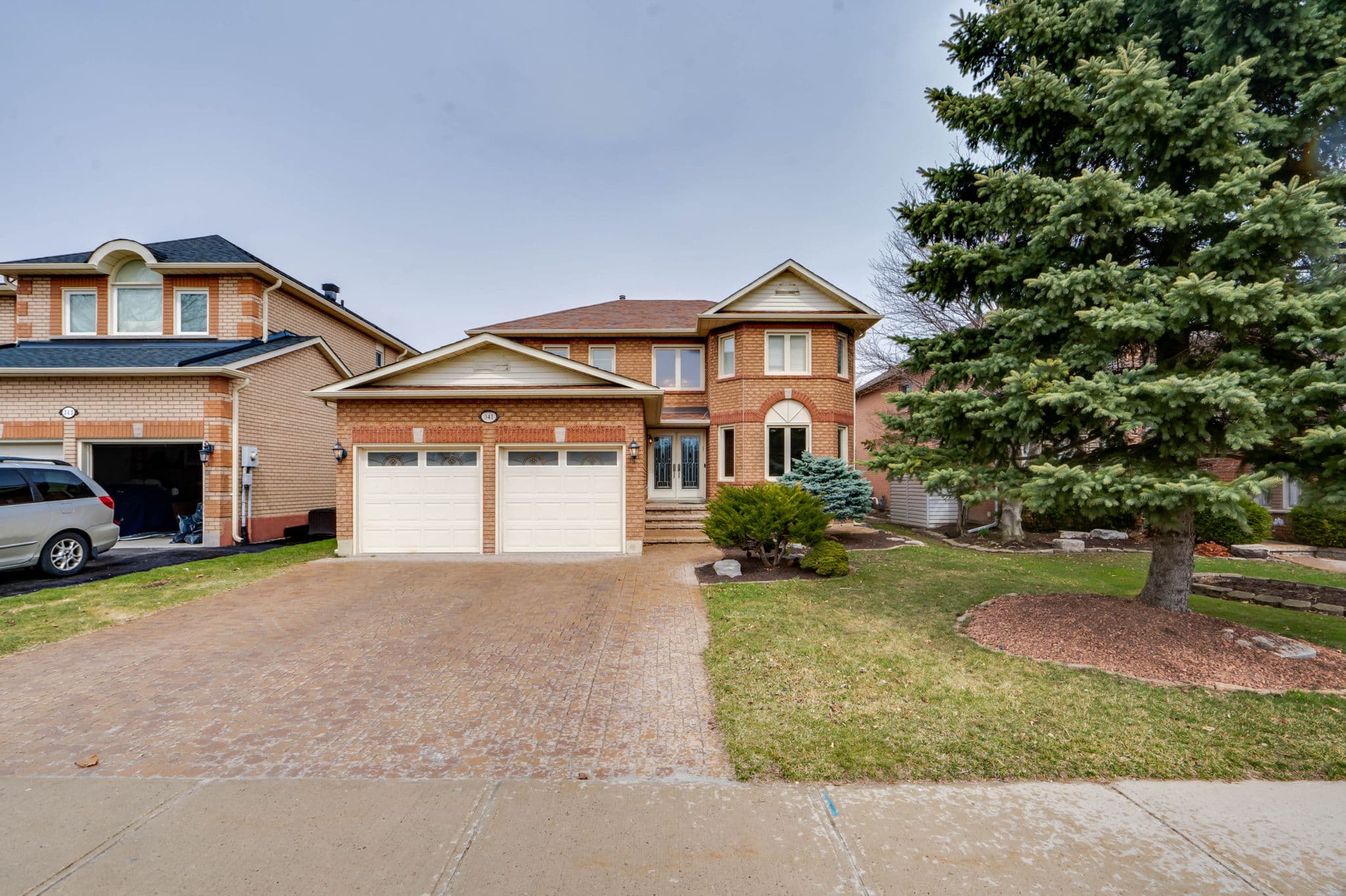 341 Alex Doner Dr Newmarket, ON L3X 1E9