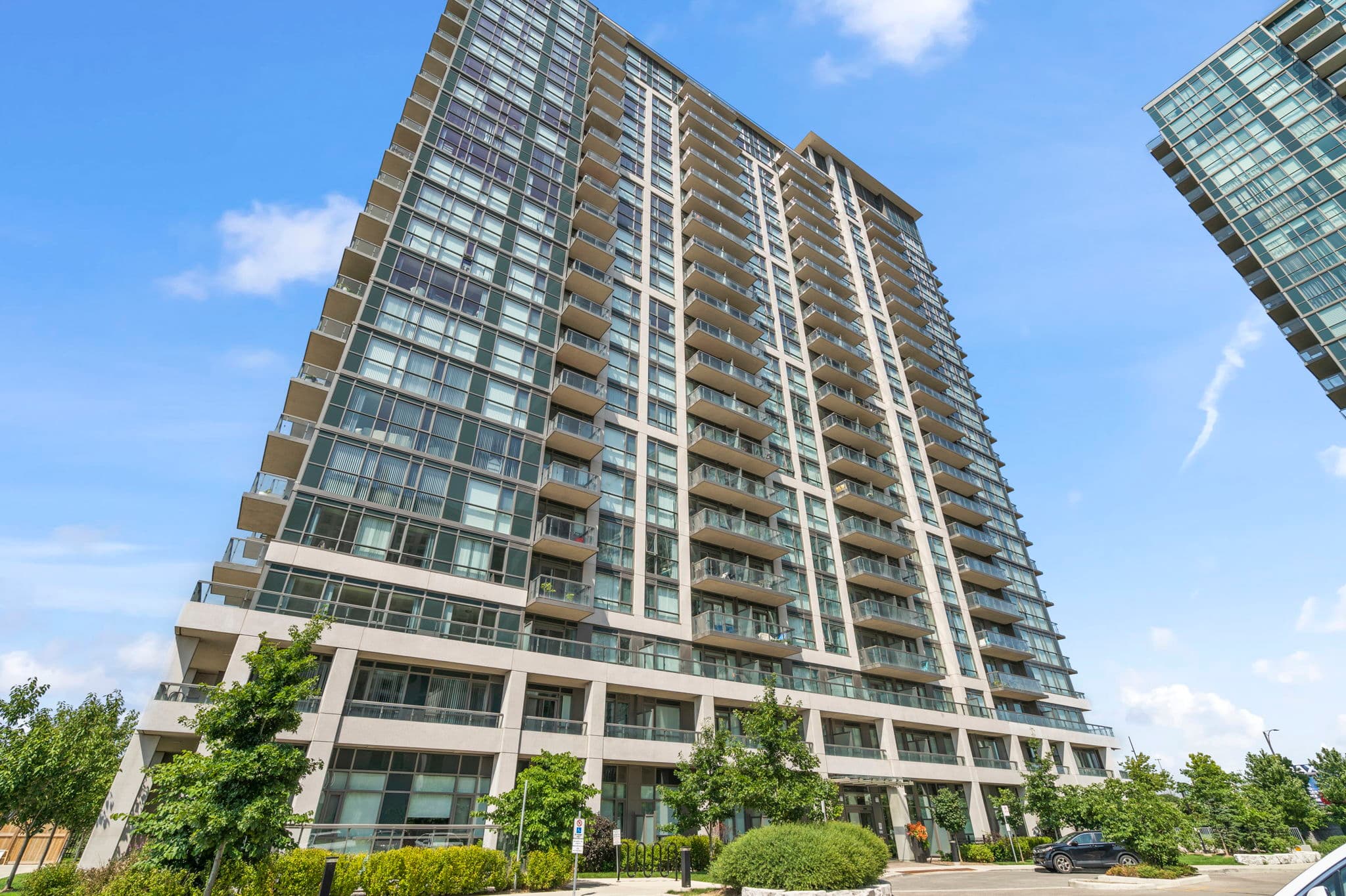 349 Rathburn Rd W Unit 2106 Mississauga, ON L5B 0G9